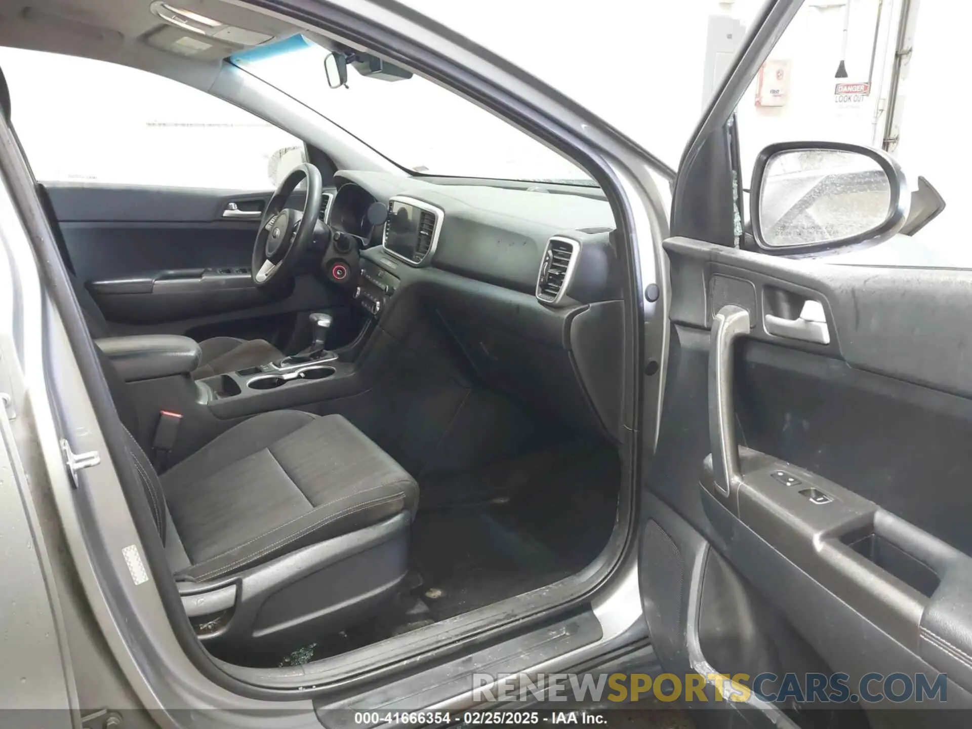 5 fotografías del automóvil dañado KNDPMCAC2M7886638 KIA SPORTAGE 2021
