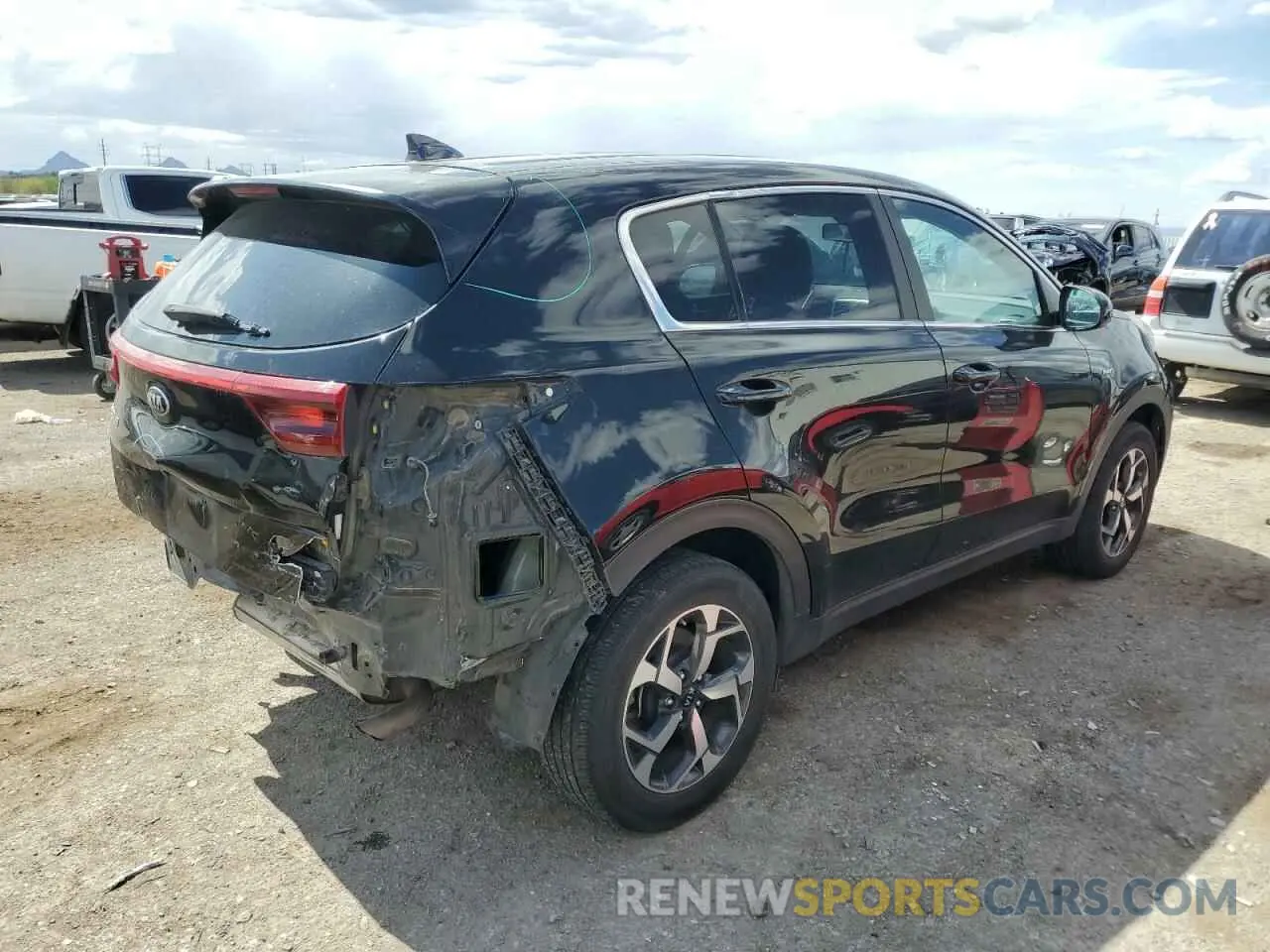 3 fotografías del automóvil dañado KNDPMCAC2M7917032 KIA SPORTAGE 2021