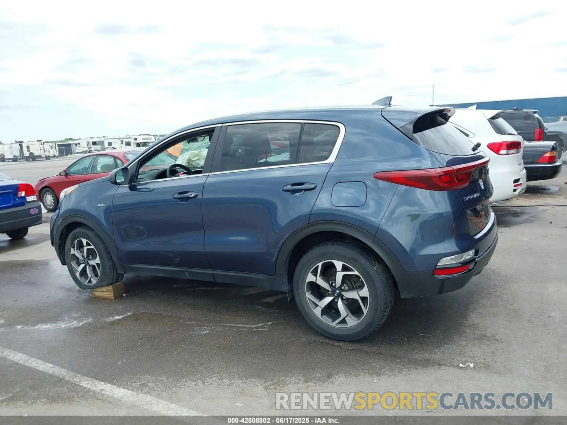 14 fotografías del automóvil dañado KNDPMCAC3M7912938 KIA SPORTAGE 2021