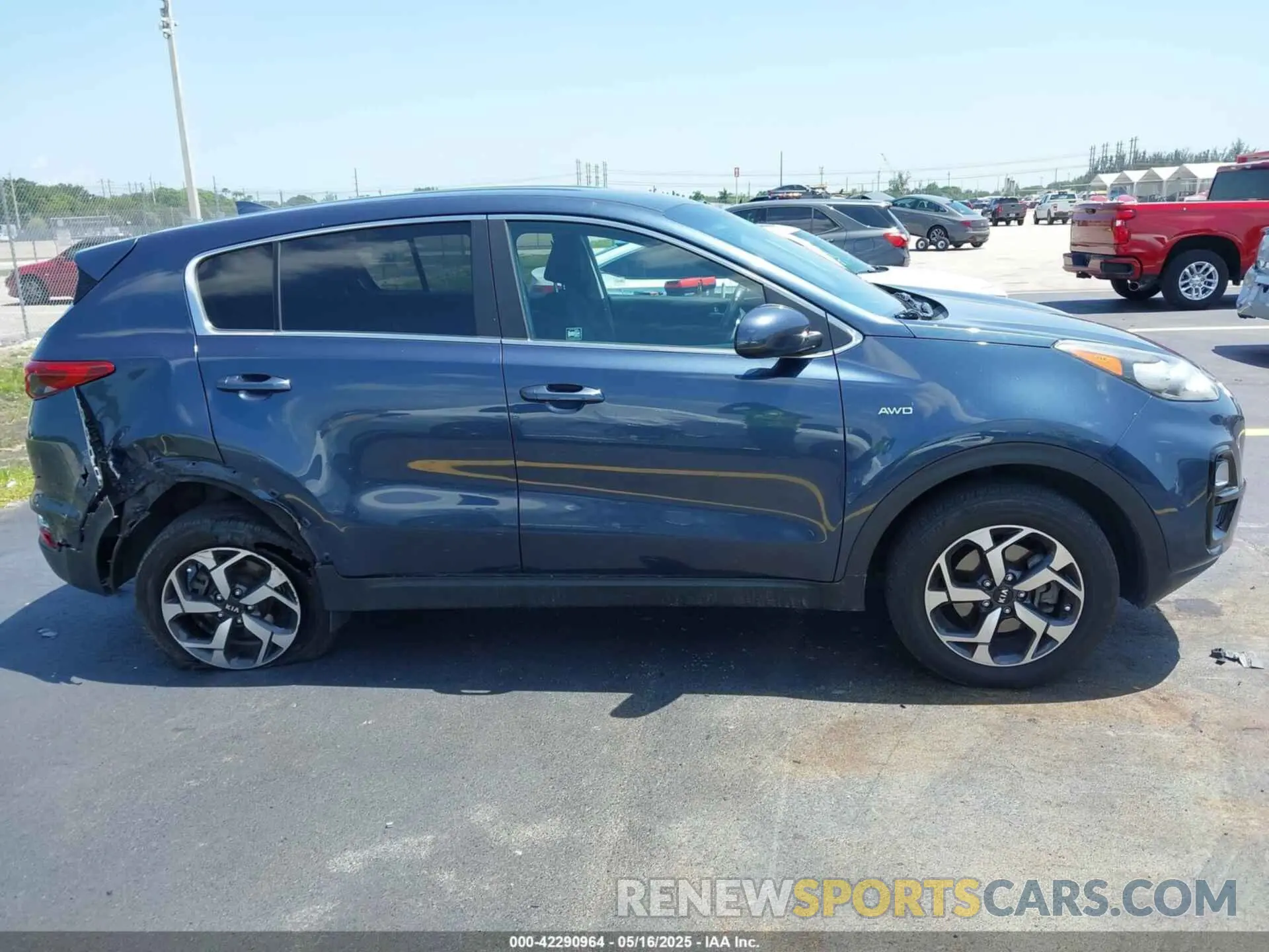 13 fotografías del automóvil dañado KNDPMCAC4M7933457 KIA SPORTAGE 2021