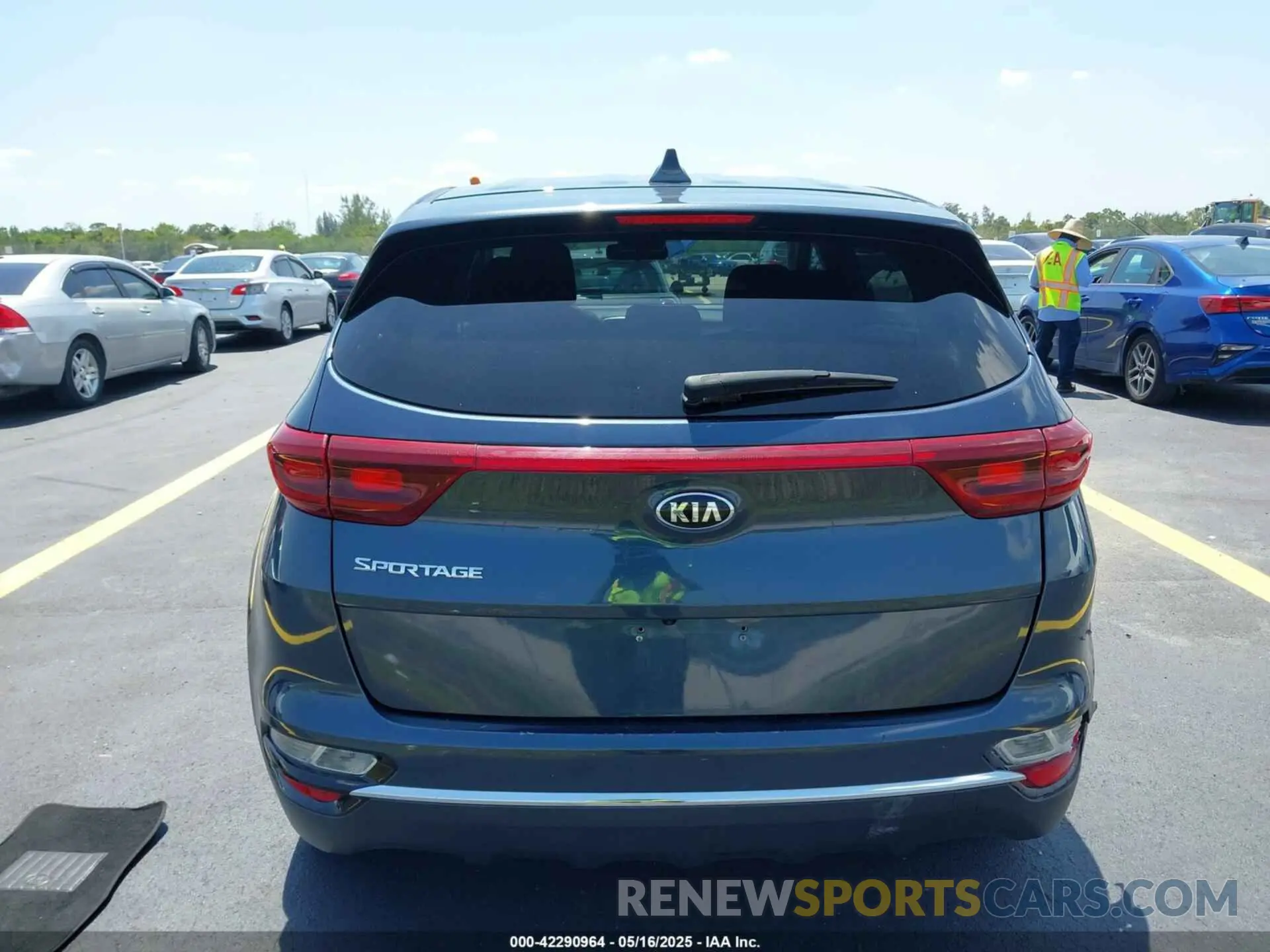 16 fotografías del automóvil dañado KNDPMCAC4M7933457 KIA SPORTAGE 2021