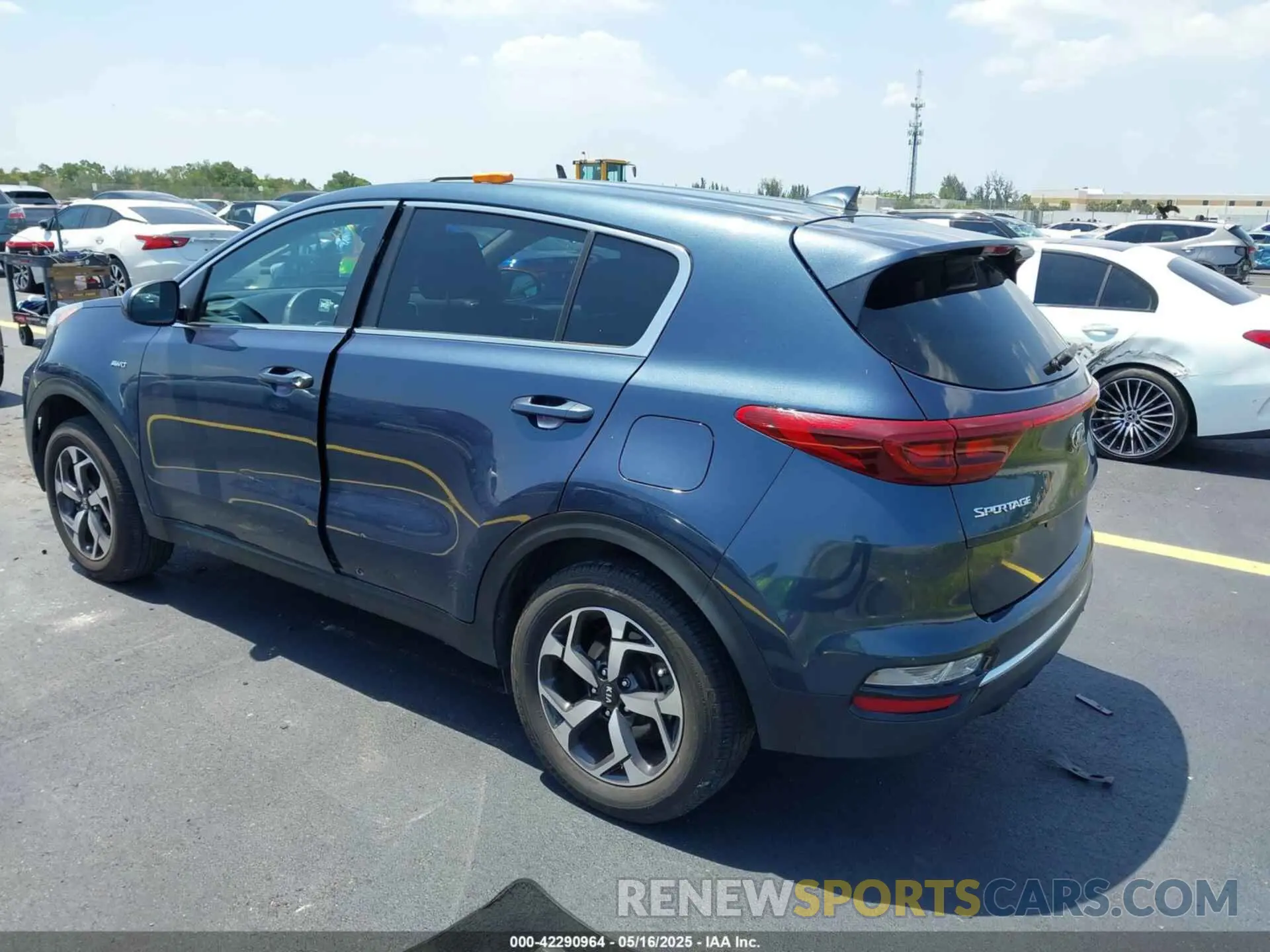 3 fotografías del automóvil dañado KNDPMCAC4M7933457 KIA SPORTAGE 2021