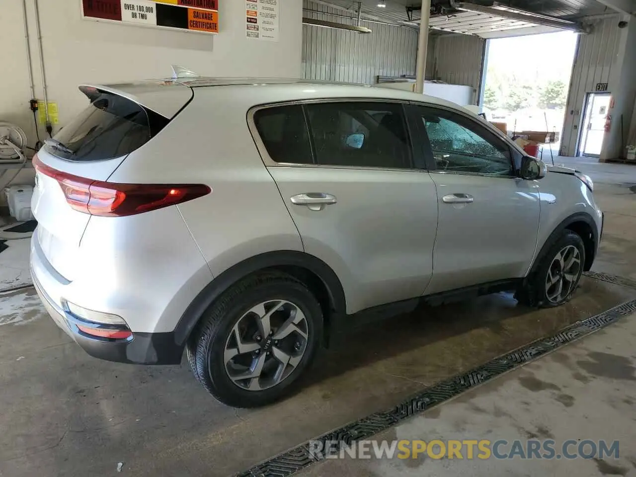 3 fotografías del automóvil dañado KNDPMCAC5M7862219 KIA SPORTAGE 2021