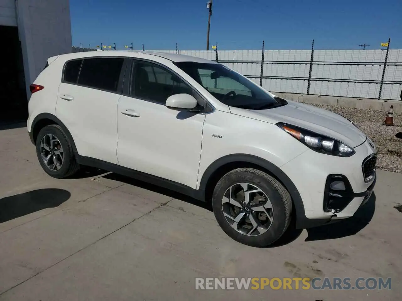 4 fotografías del automóvil dañado KNDPMCAC7M7917382 KIA SPORTAGE 2021