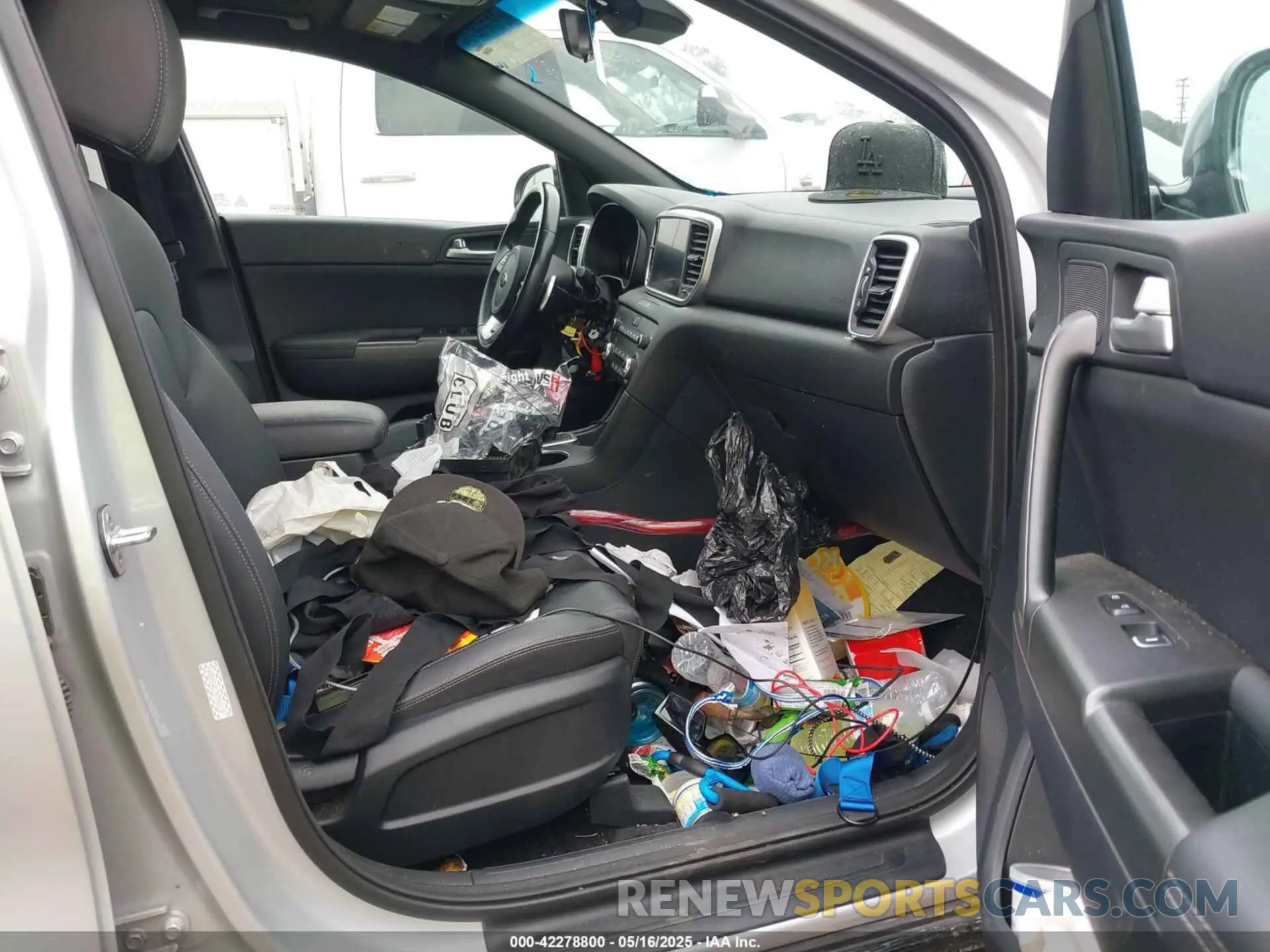 5 fotografías del automóvil dañado KNDP63AC7N7984138 KIA SPORTAGE 2022