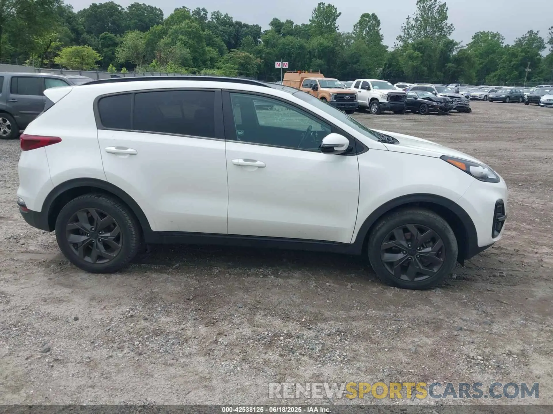 14 fotografías del automóvil dañado KNDP6CAC1N7017380 KIA SPORTAGE 2022
