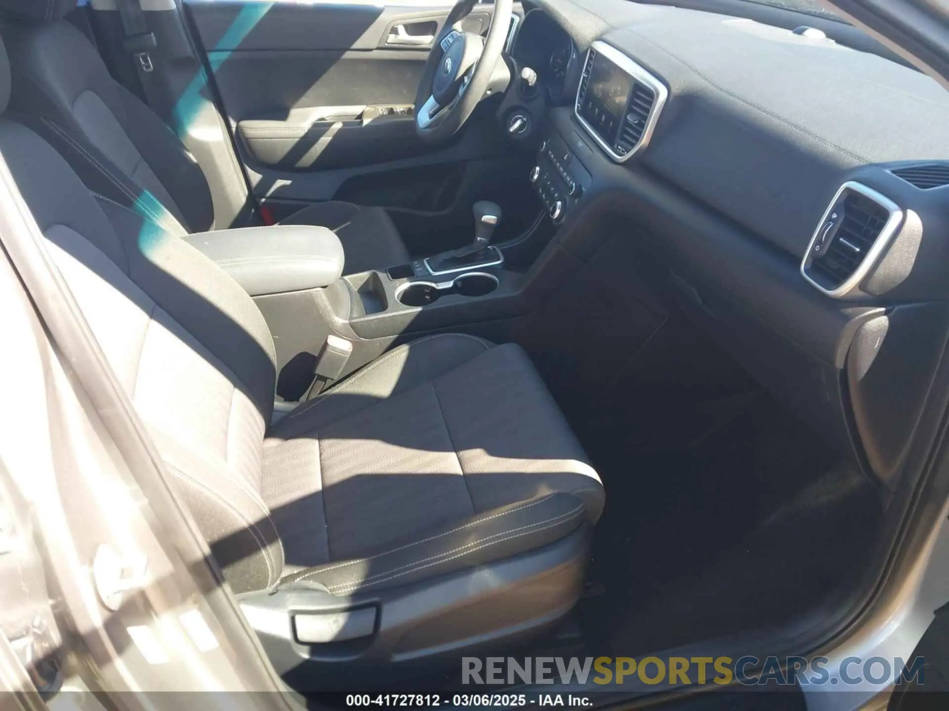 5 fotografías del automóvil dañado KNDPMCAC3N7996924 KIA SPORTAGE 2022