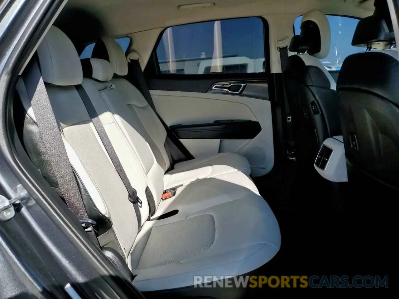 11 fotografías del automóvil dañado 5XYK33AF0PG026185 KIA SPORTAGE 2023