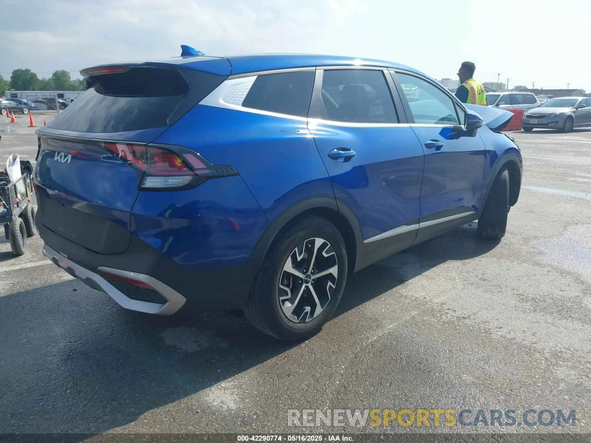 4 fotografías del automóvil dañado 5XYK33AF0PG074334 KIA SPORTAGE 2023
