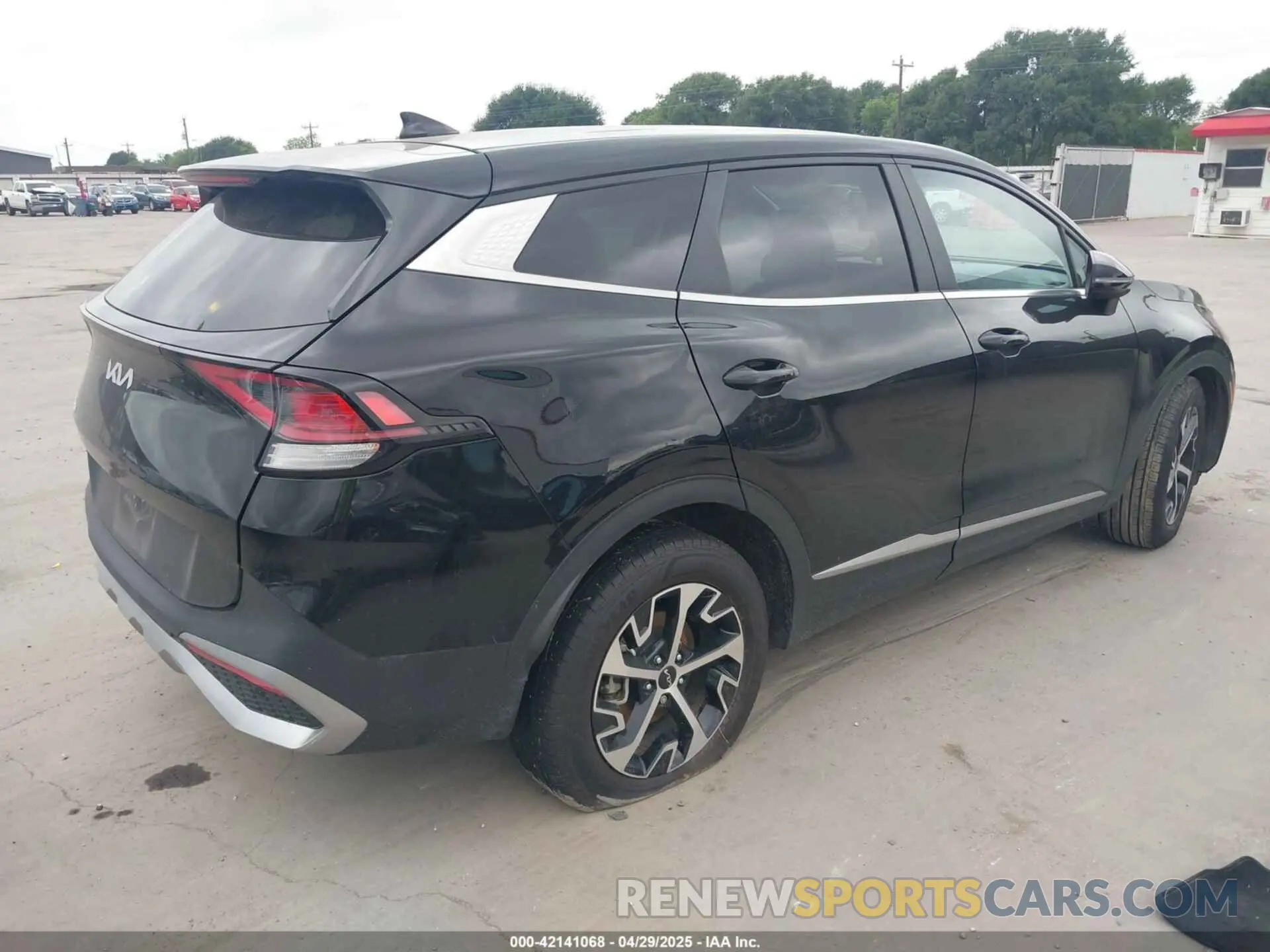 4 fotografías del automóvil dañado 5XYK33AF1PG128806 KIA SPORTAGE 2023