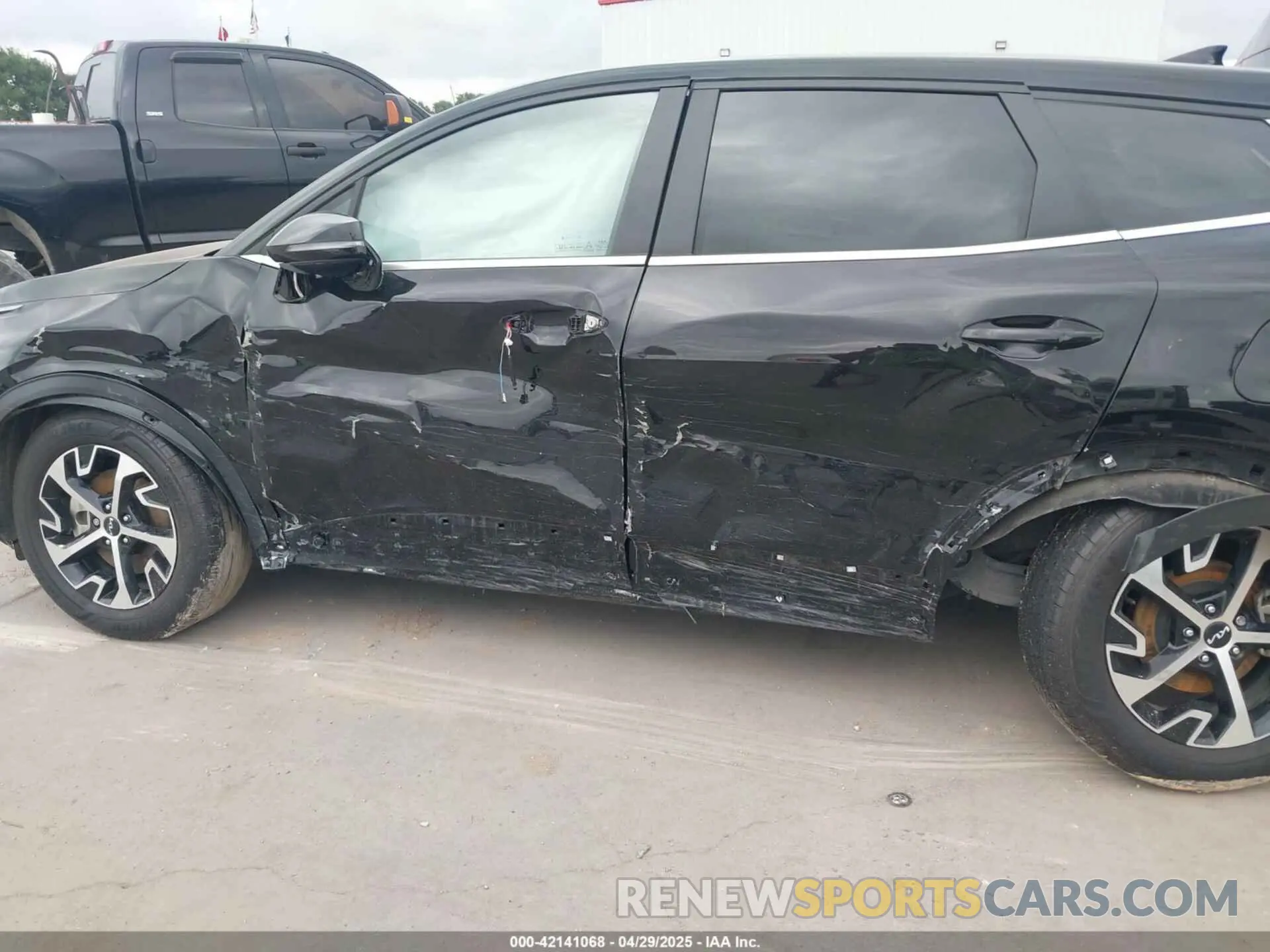 6 fotografías del automóvil dañado 5XYK33AF1PG128806 KIA SPORTAGE 2023