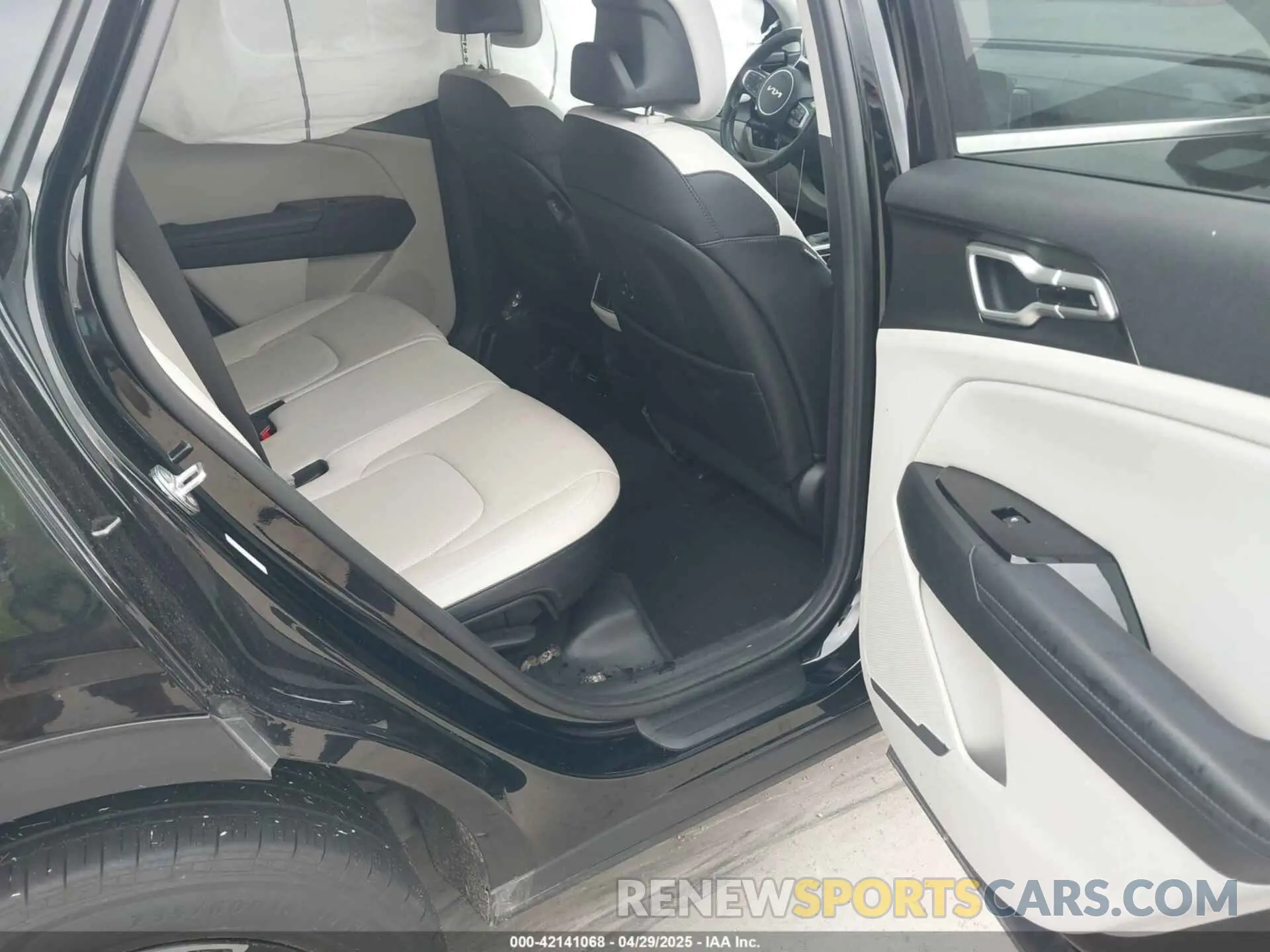 8 fotografías del automóvil dañado 5XYK33AF1PG128806 KIA SPORTAGE 2023
