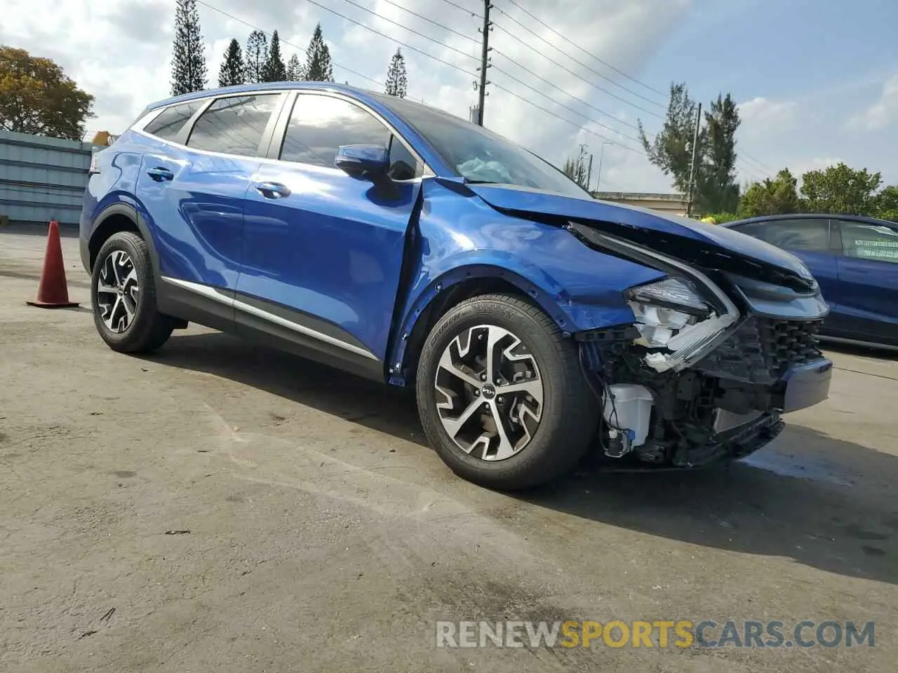 4 fotografías del automóvil dañado 5XYK33AF1PG131205 KIA SPORTAGE 2023