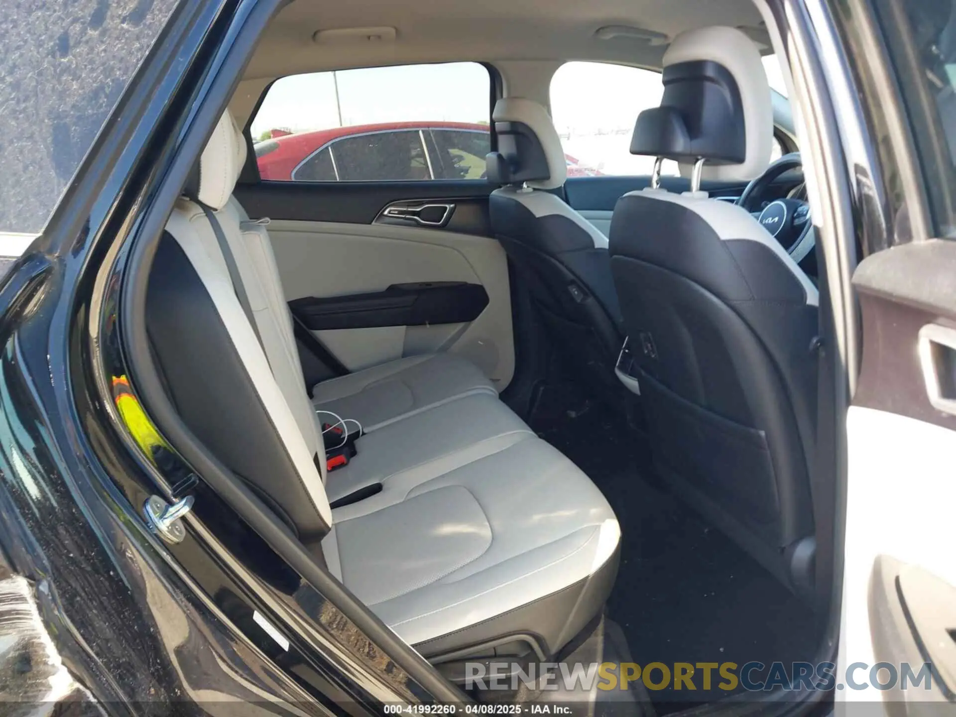 8 fotografías del automóvil dañado 5XYK33AF3PG049539 KIA SPORTAGE 2023