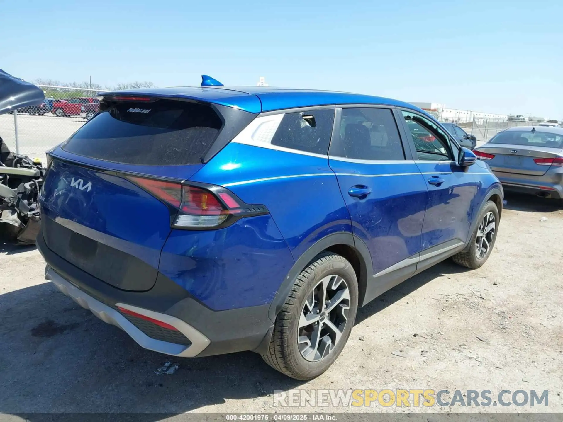 4 fotografías del automóvil dañado 5XYK33AF3PG051050 KIA SPORTAGE 2023