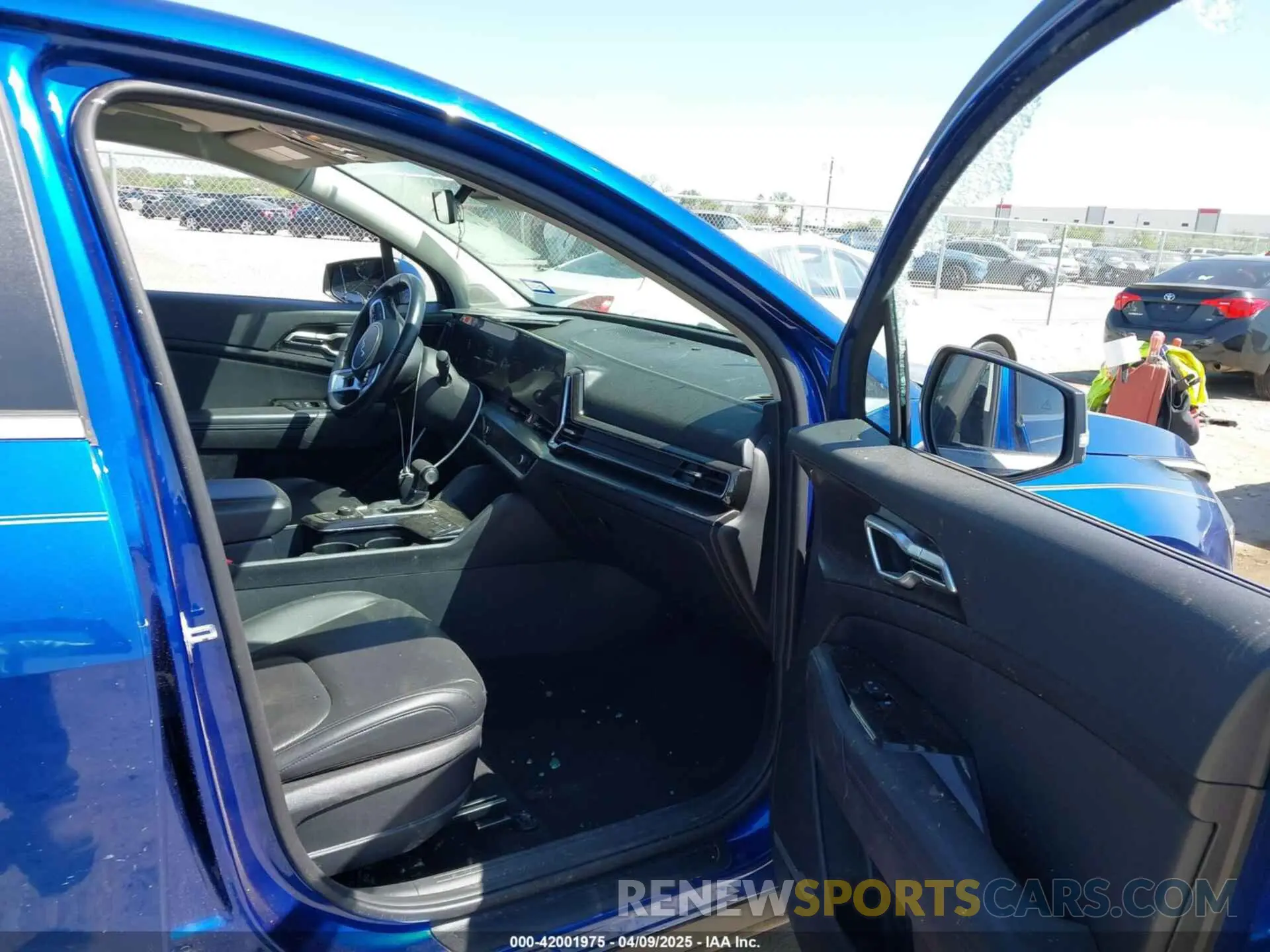 5 fotografías del automóvil dañado 5XYK33AF3PG051050 KIA SPORTAGE 2023