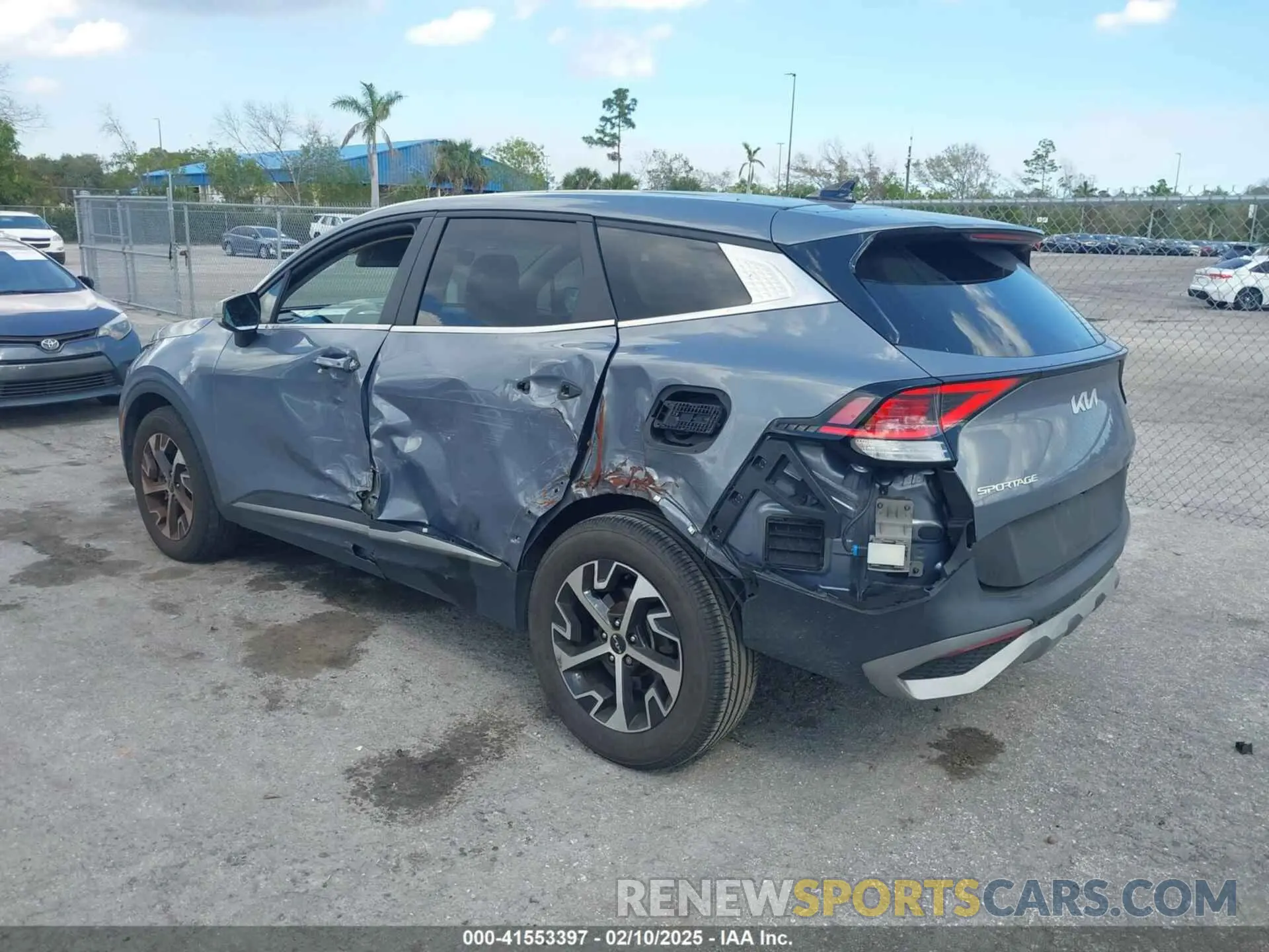 3 fotografías del automóvil dañado 5XYK33AF4PG039263 KIA SPORTAGE 2023