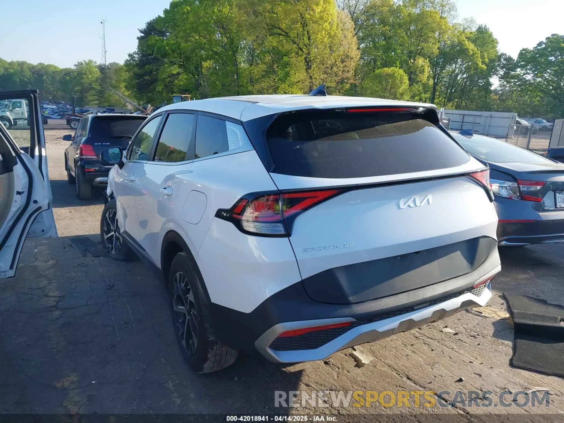 3 fotografías del automóvil dañado 5XYK33AF5PG065113 KIA SPORTAGE 2023