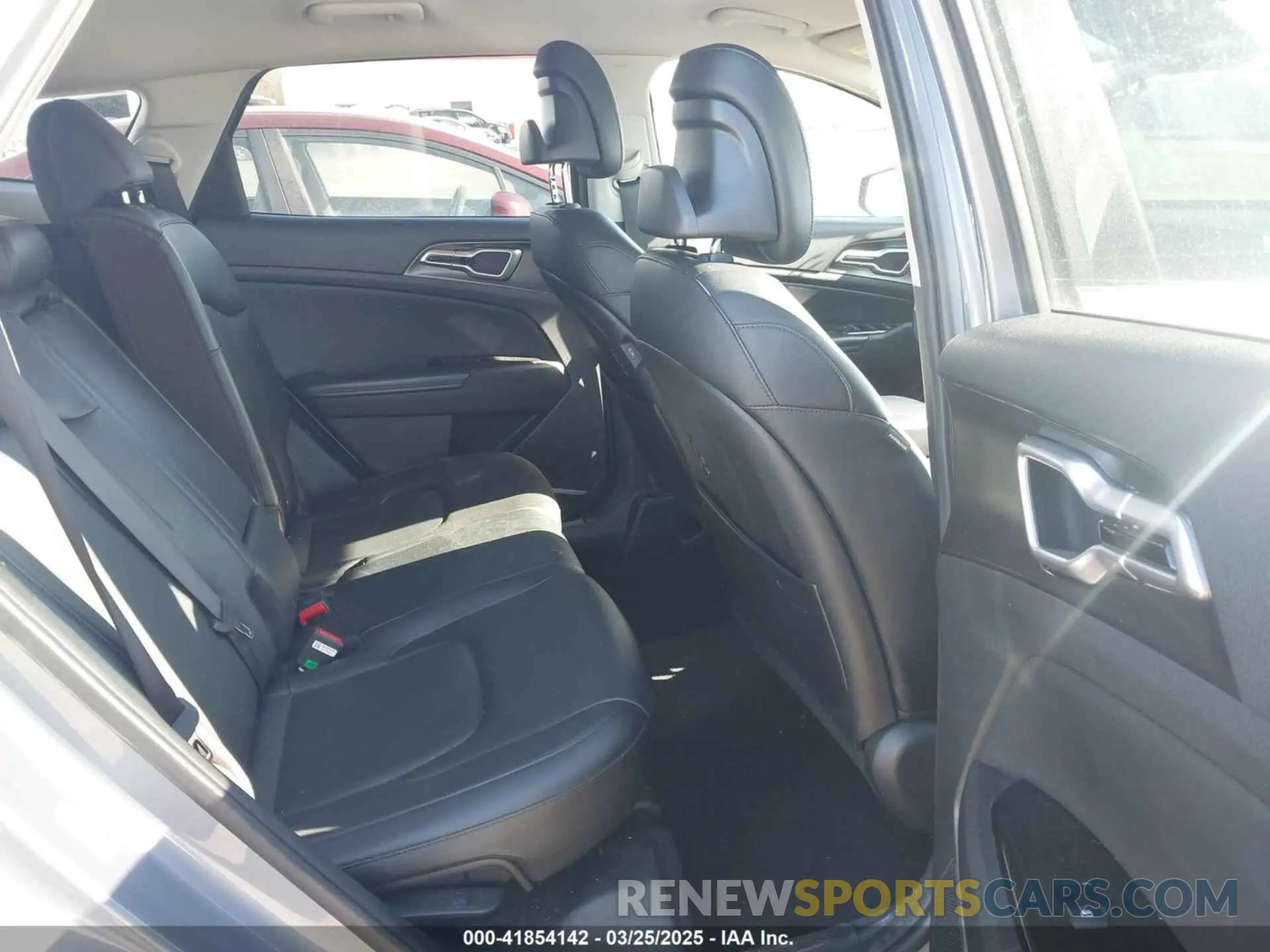 8 fotografías del automóvil dañado 5XYK33AF6PG103481 KIA SPORTAGE 2023