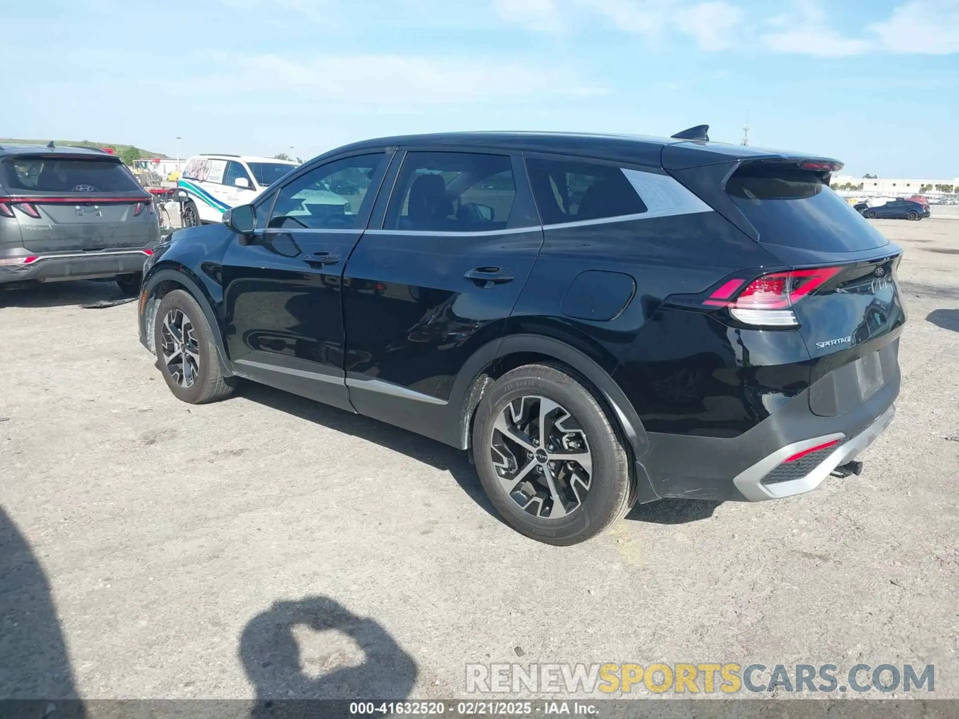 3 fotografías del automóvil dañado 5XYK33AF6PG110124 KIA SPORTAGE 2023