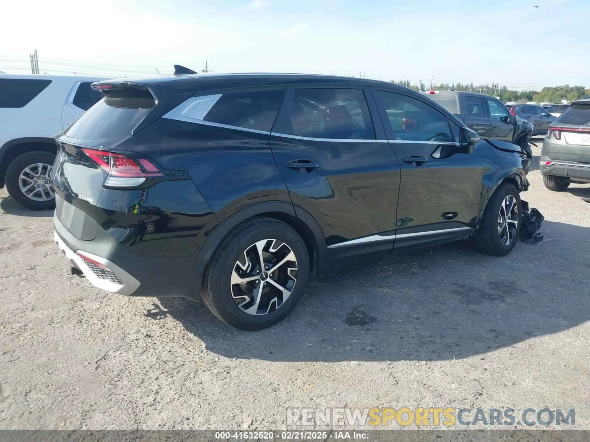 4 fotografías del automóvil dañado 5XYK33AF6PG110124 KIA SPORTAGE 2023