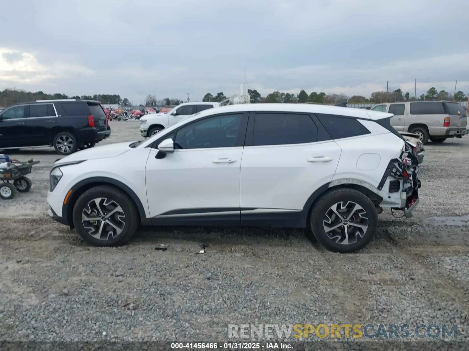 14 fotografías del automóvil dañado 5XYK33AF9PG042756 KIA SPORTAGE 2023