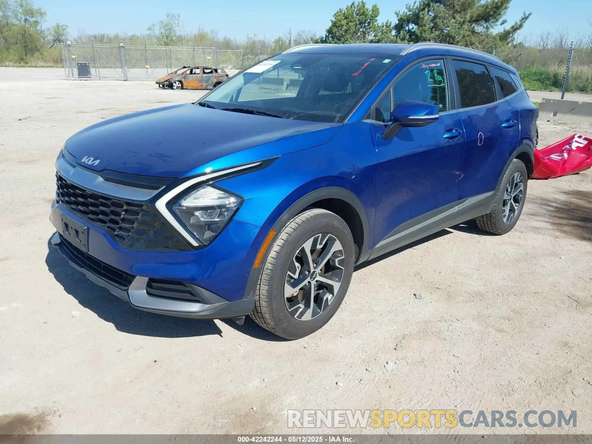 2 fotografías del automóvil dañado 5XYK3CAF0PG030236 KIA SPORTAGE 2023