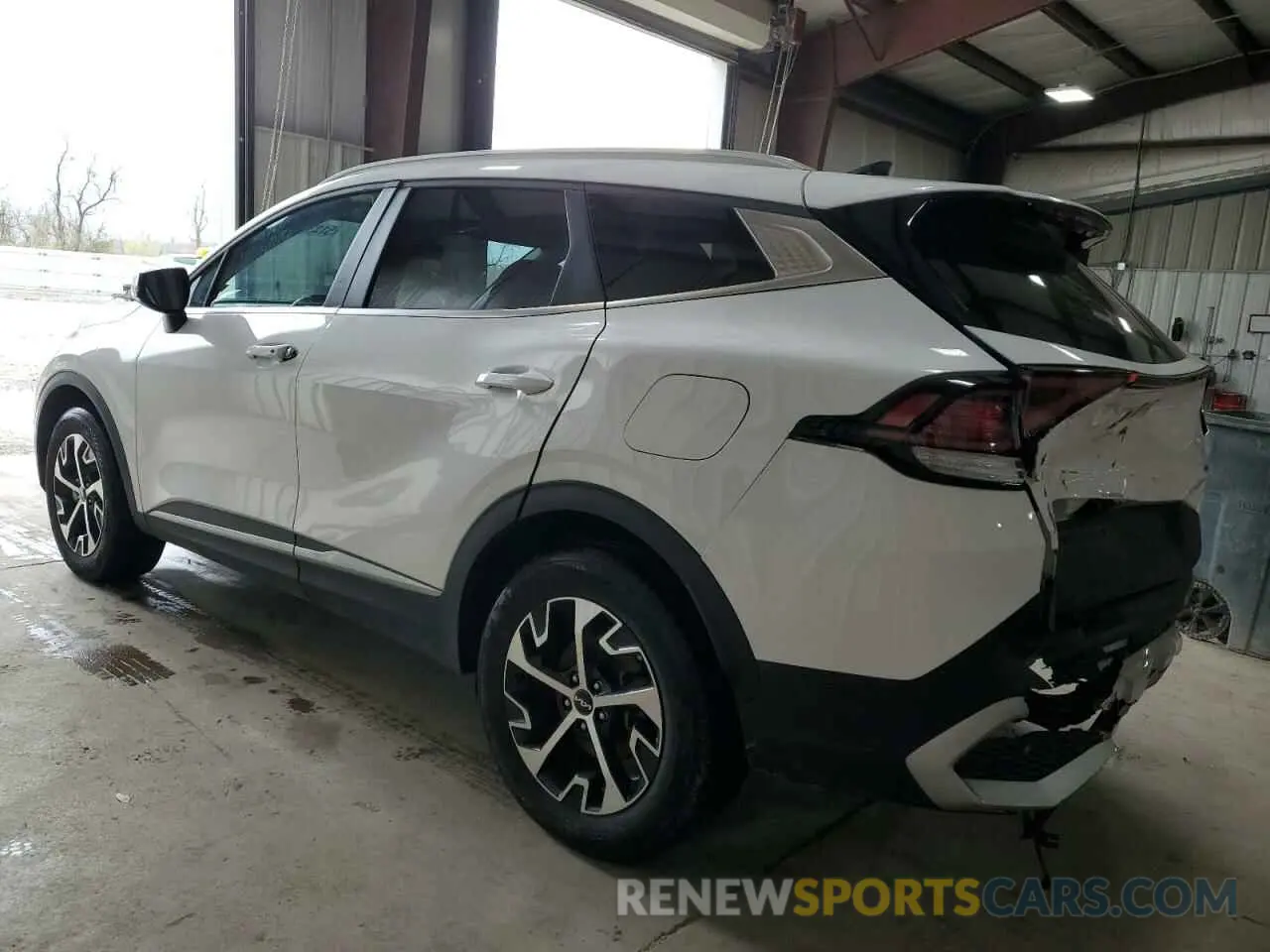 2 fotografías del automóvil dañado 5XYK3CAF0PG070994 KIA SPORTAGE 2023