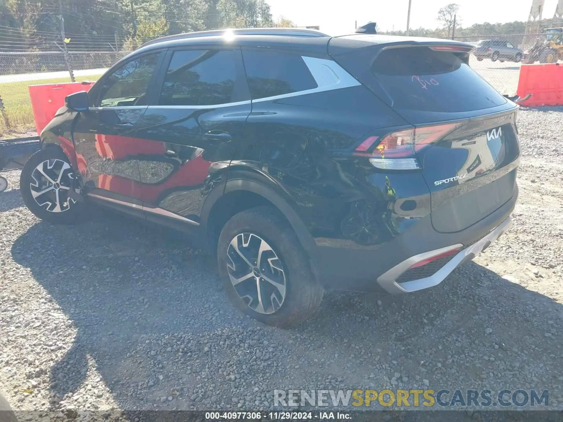 3 fotografías del automóvil dañado 5XYK3CAF8PG126342 KIA SPORTAGE 2023