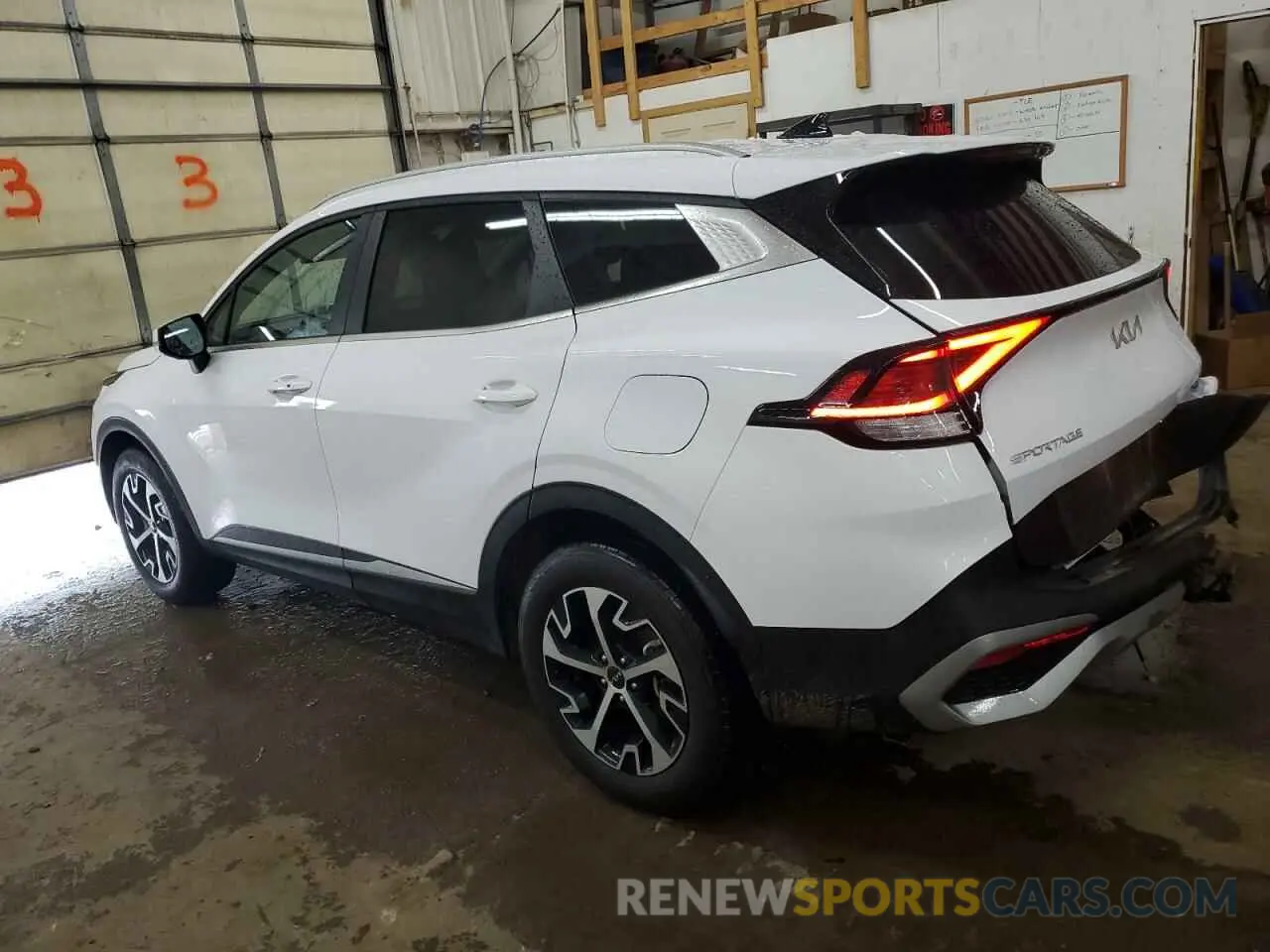 2 fotografías del automóvil dañado 5XYK3CAF9PG113602 KIA SPORTAGE 2023