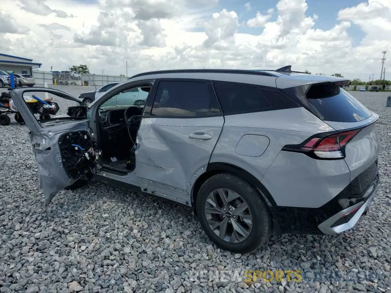 2 fotografías del automóvil dañado 5XYK43AF4PG080800 KIA SPORTAGE 2023