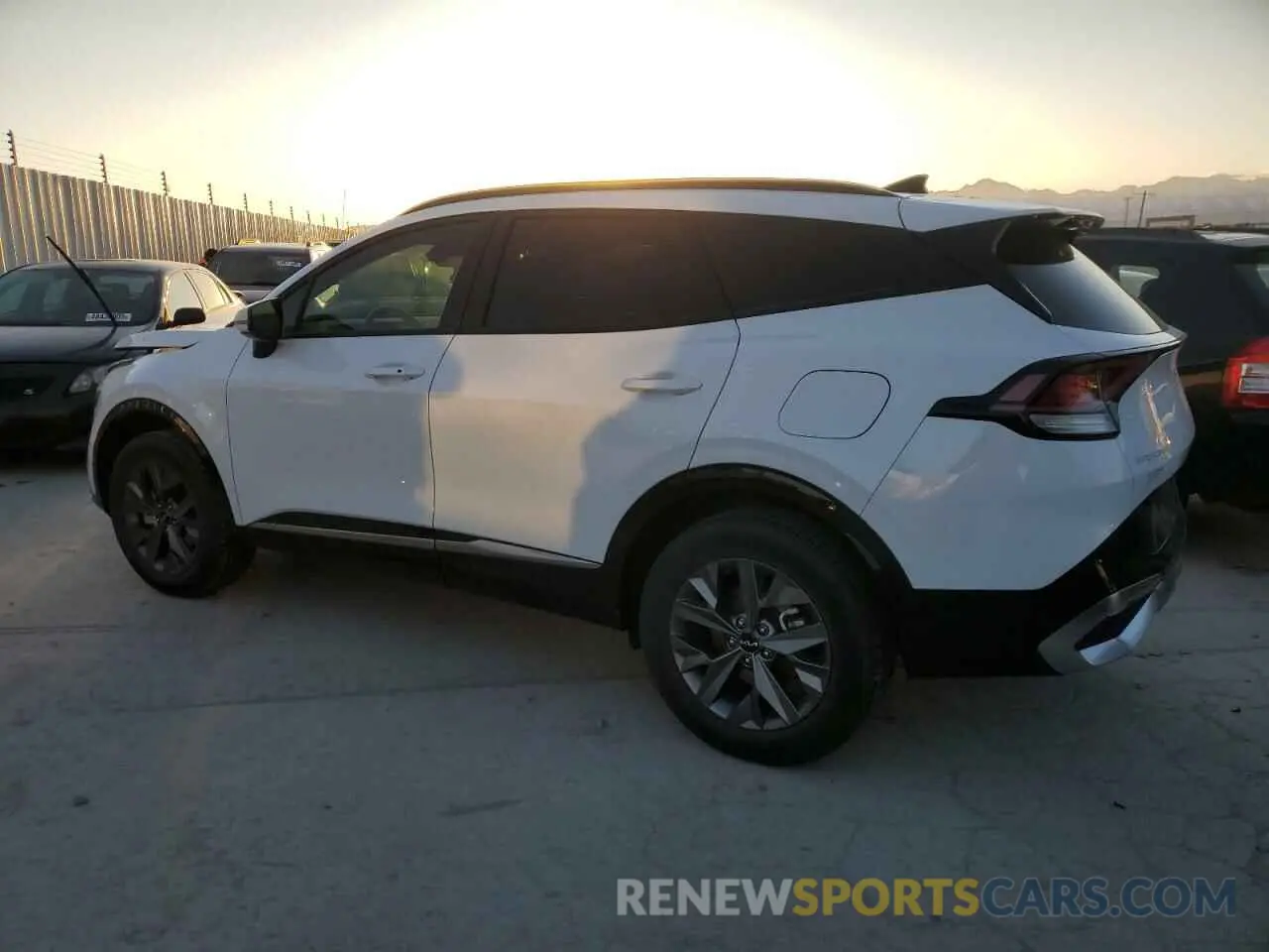 2 fotografías del automóvil dañado 5XYK4CAF4PG029166 KIA SPORTAGE 2023