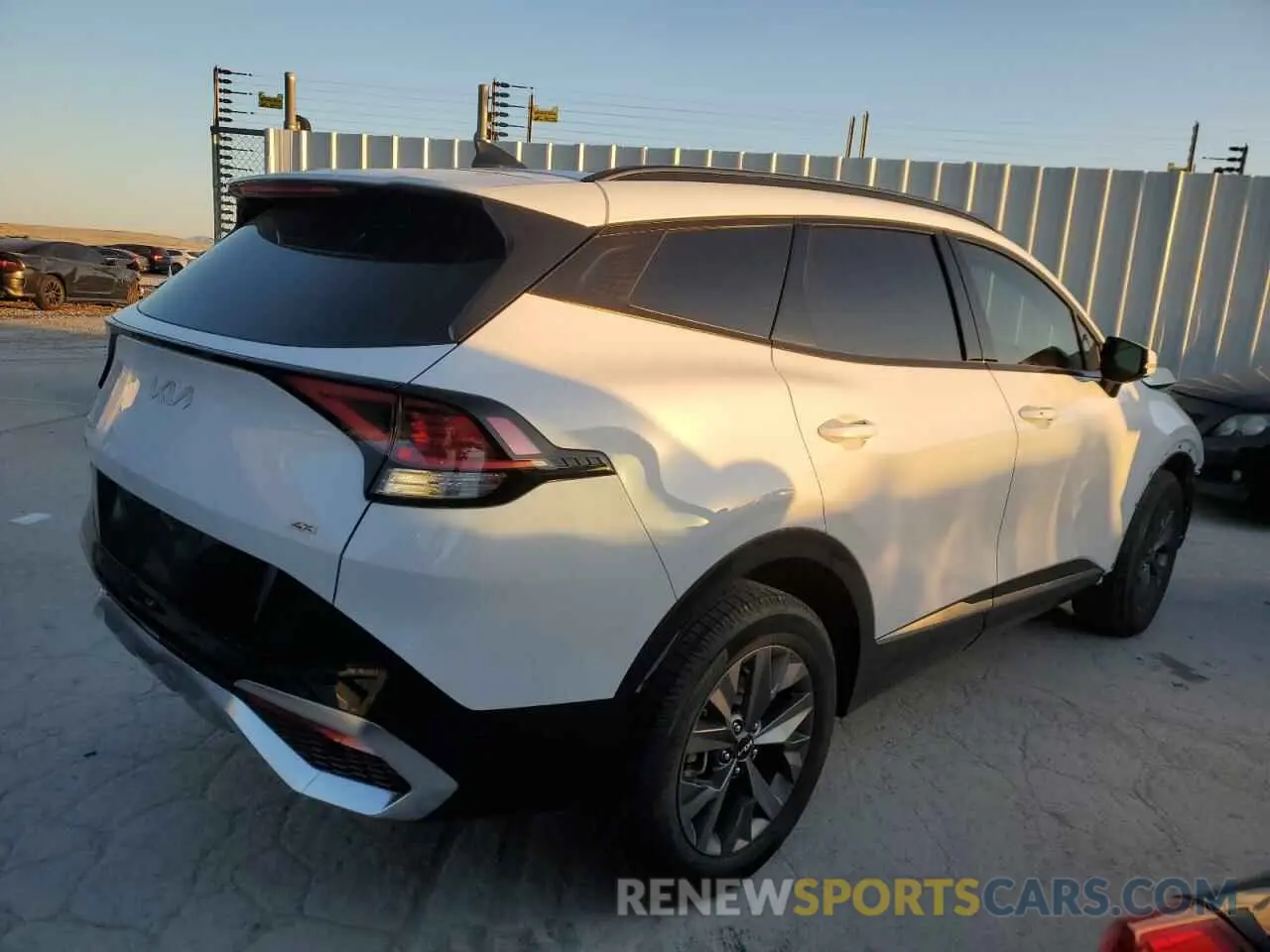 3 fotografías del automóvil dañado 5XYK4CAF4PG029166 KIA SPORTAGE 2023