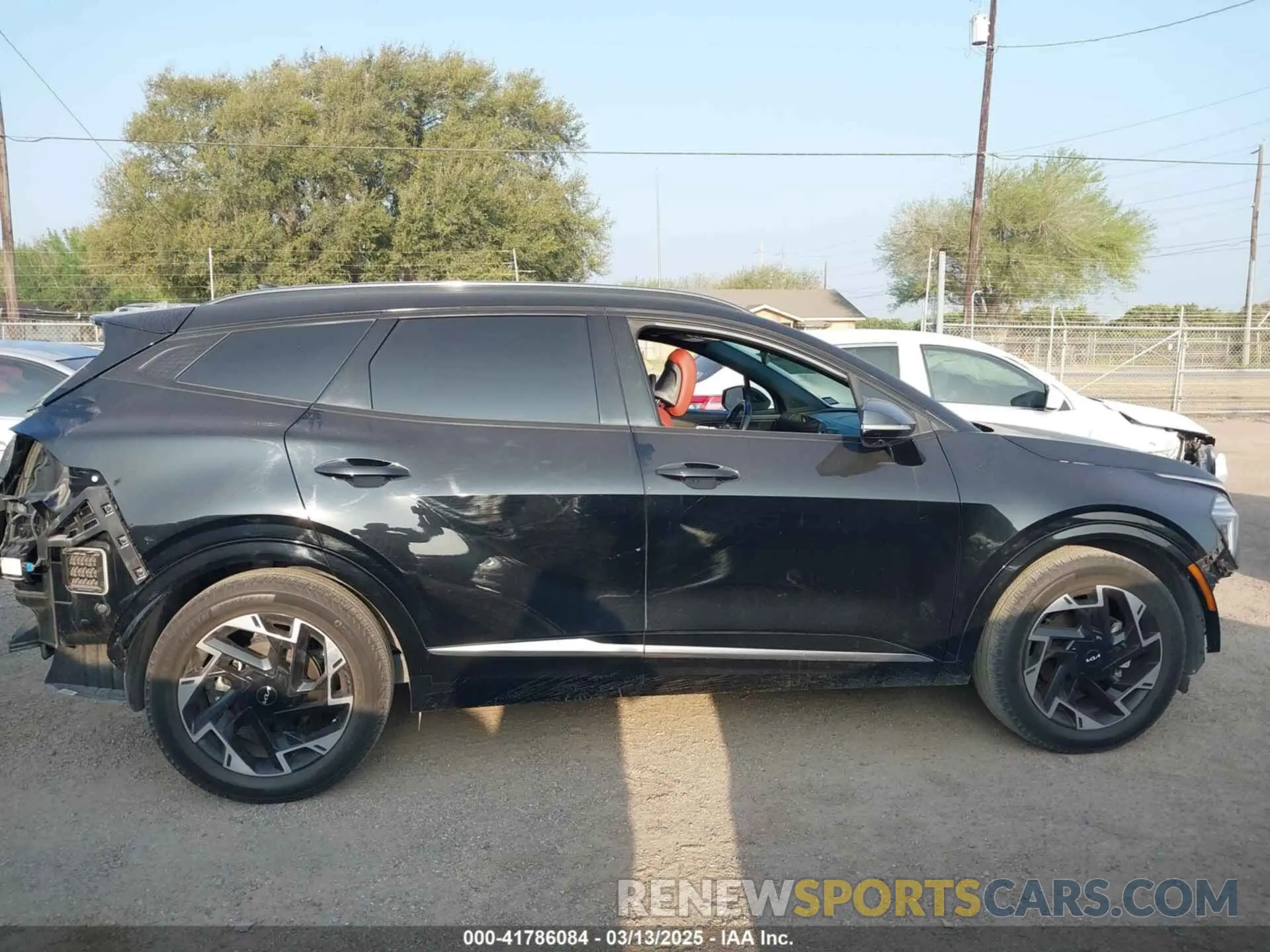 14 fotografías del automóvil dañado 5XYK53AF0PG072660 KIA SPORTAGE 2023