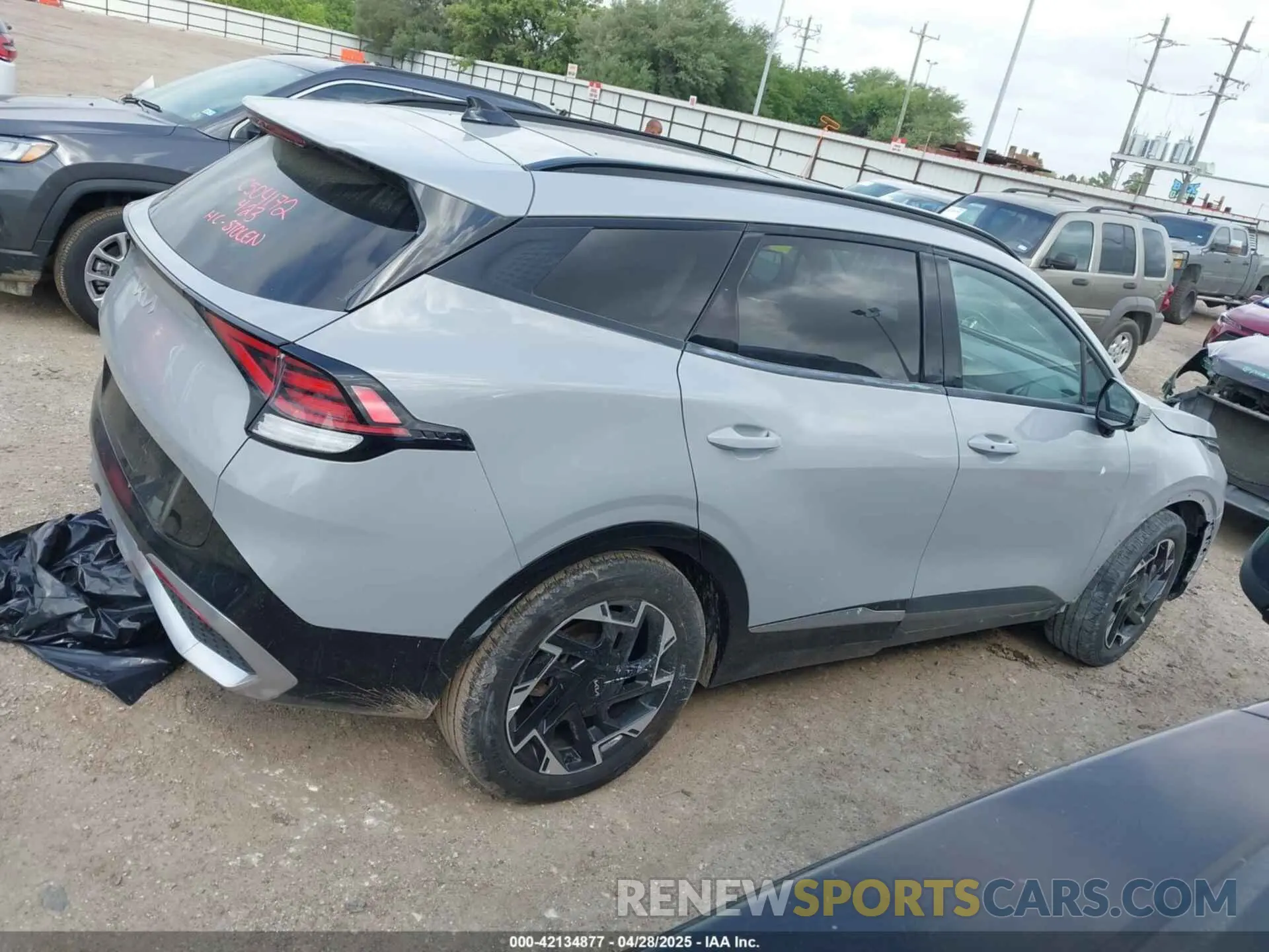 14 fotografías del automóvil dañado 5XYK53AF1PG085529 KIA SPORTAGE 2023