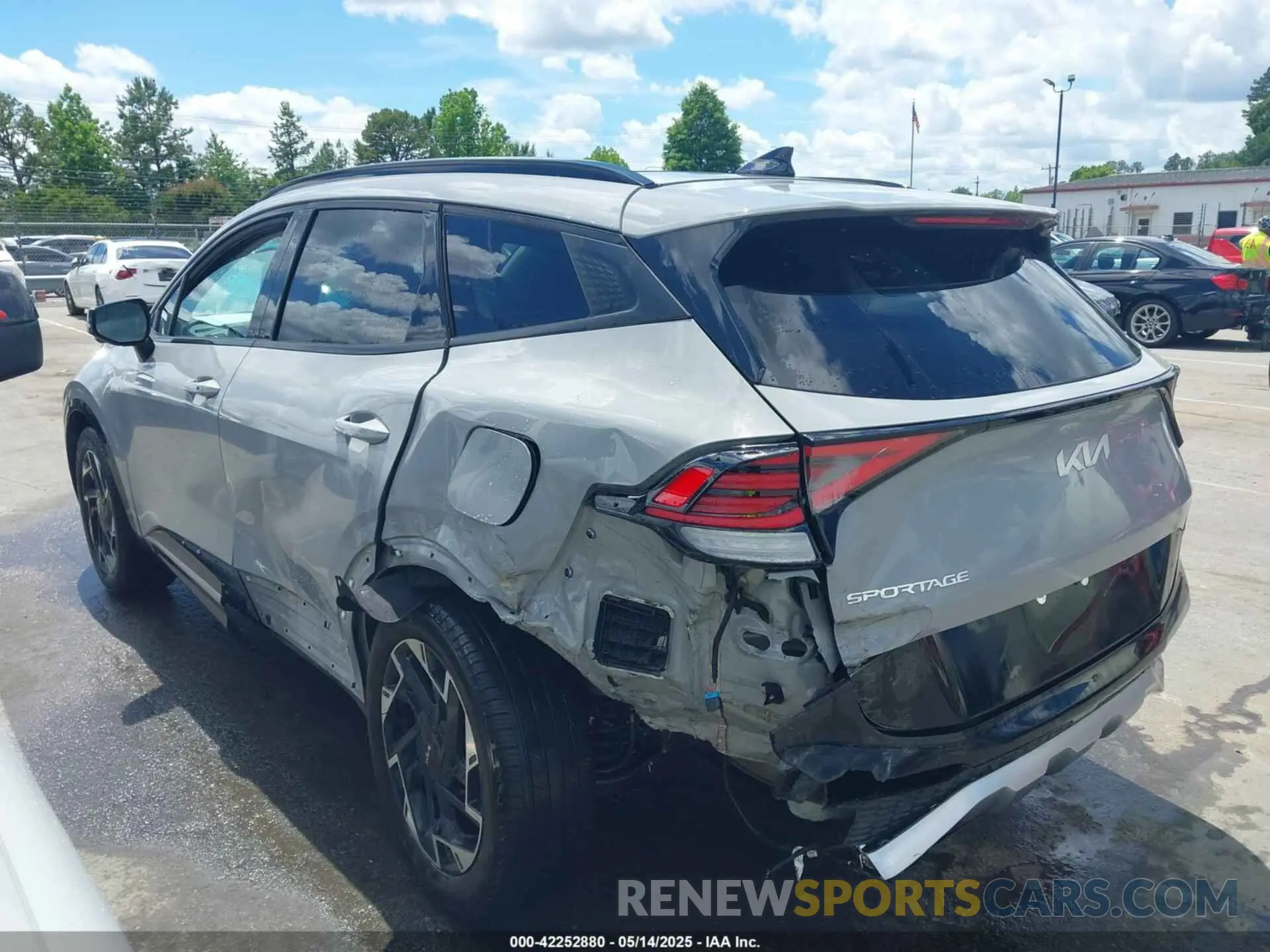 14 fotografías del automóvil dañado 5XYK53AF3PG010279 KIA SPORTAGE 2023