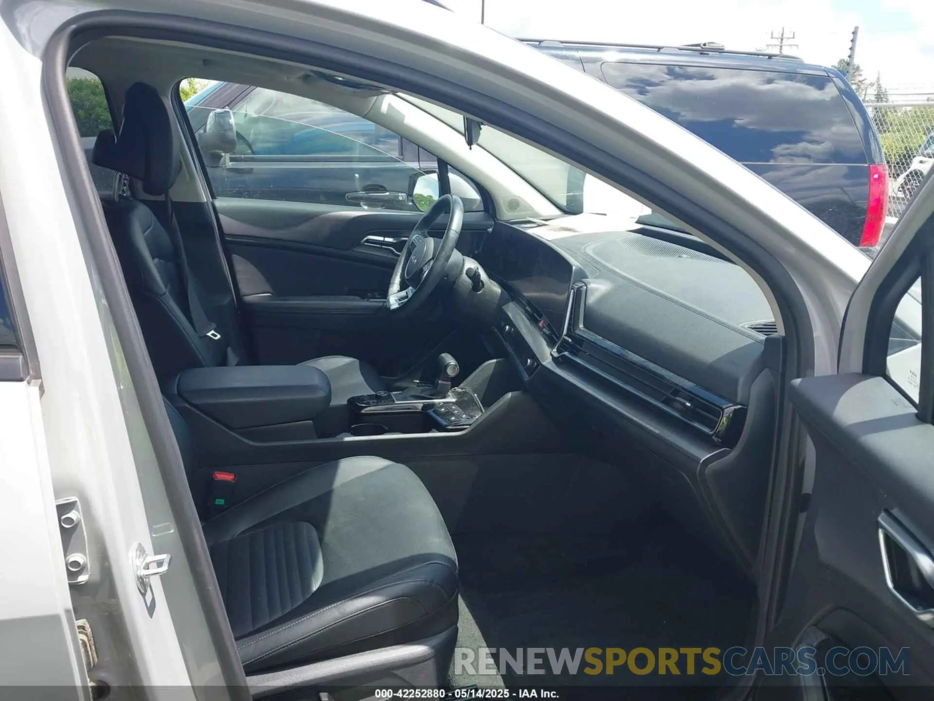 5 fotografías del automóvil dañado 5XYK53AF3PG010279 KIA SPORTAGE 2023