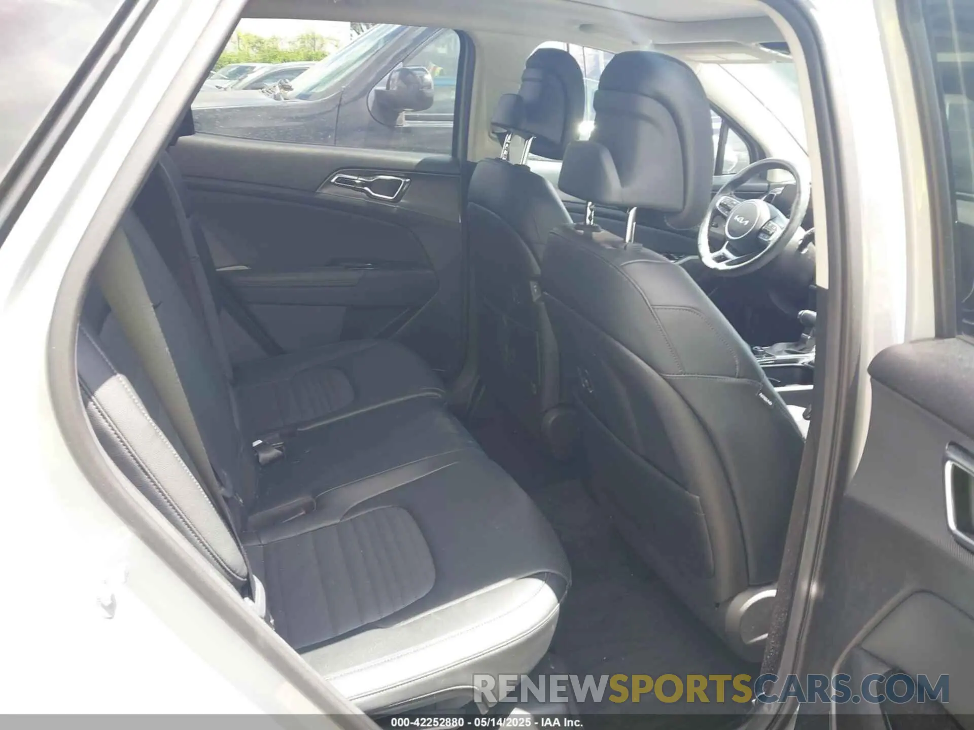 8 fotografías del automóvil dañado 5XYK53AF3PG010279 KIA SPORTAGE 2023