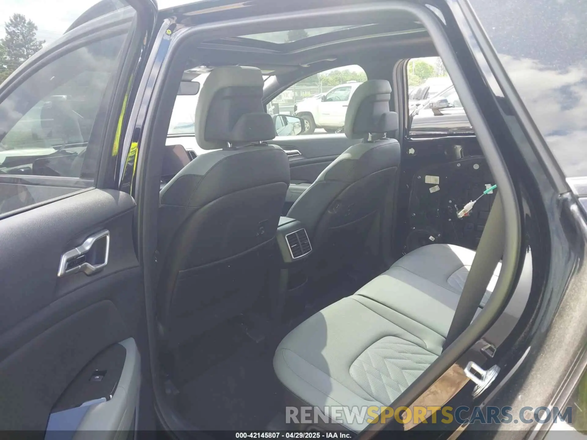 8 fotografías del automóvil dañado 5XYK6CAF1PG004543 KIA SPORTAGE 2023