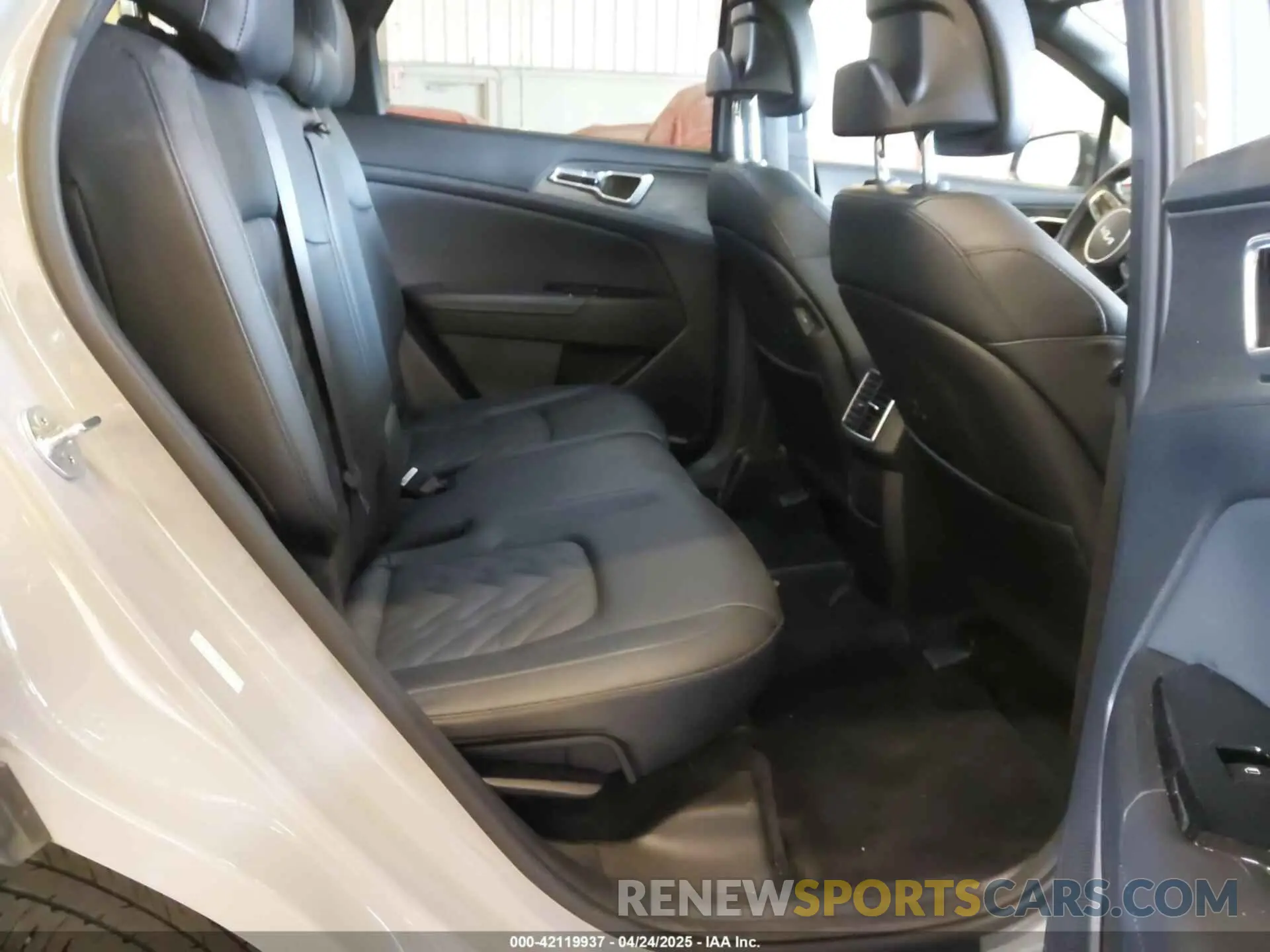8 fotografías del automóvil dañado 5XYK6CAF1PG064757 KIA SPORTAGE 2023