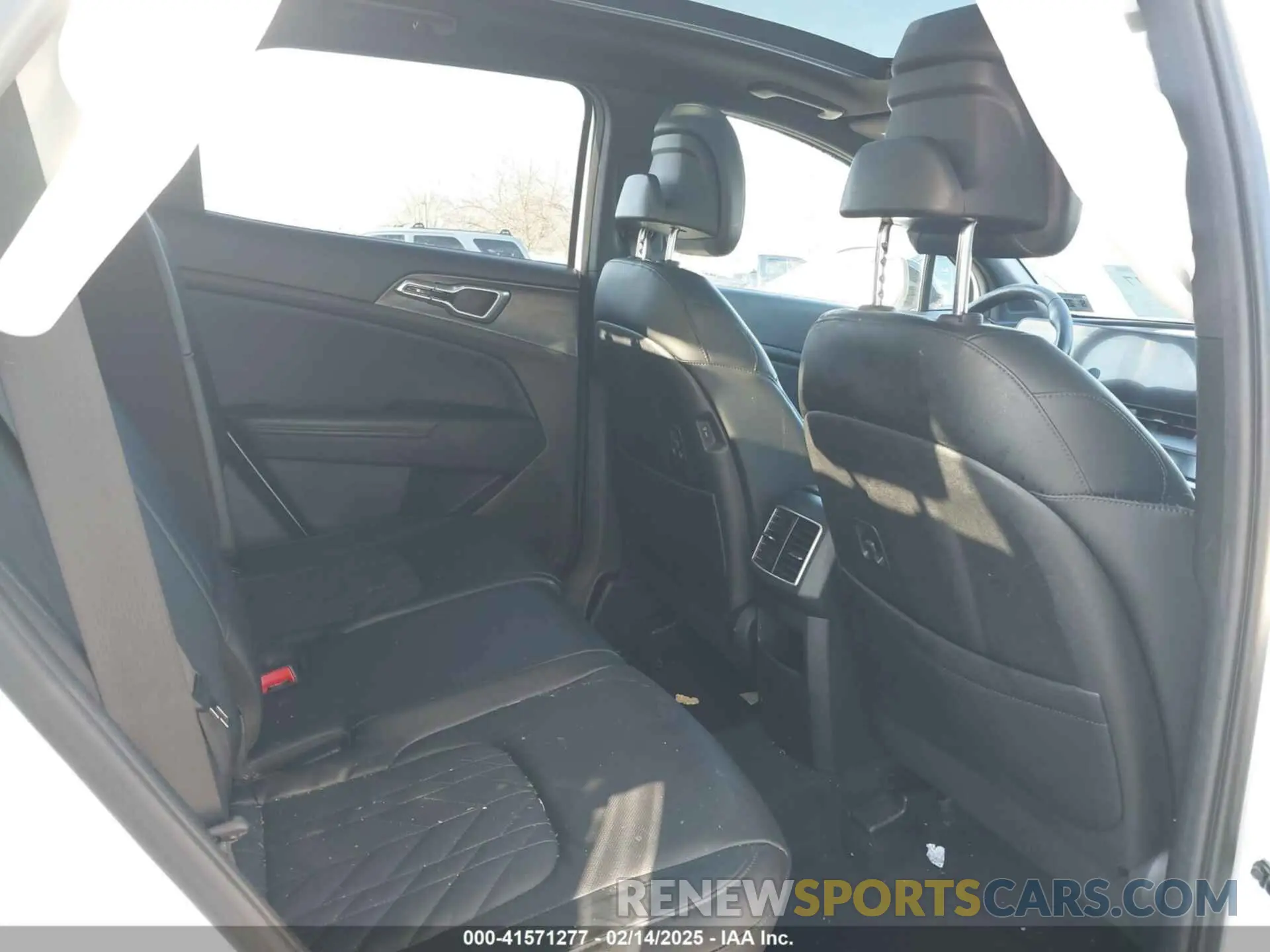 8 fotografías del automóvil dañado 5XYK6CAF8PG045803 KIA SPORTAGE 2023