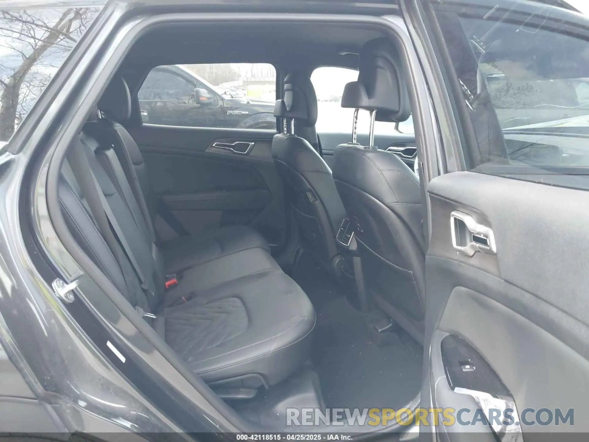 8 fotografías del automóvil dañado 5XYK6CAF8PG118295 KIA SPORTAGE 2023