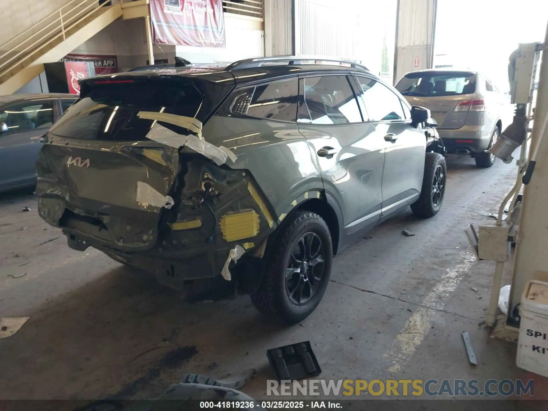 4 fotografías del automóvil dañado 5XYK7CAF0PG138196 KIA SPORTAGE 2023