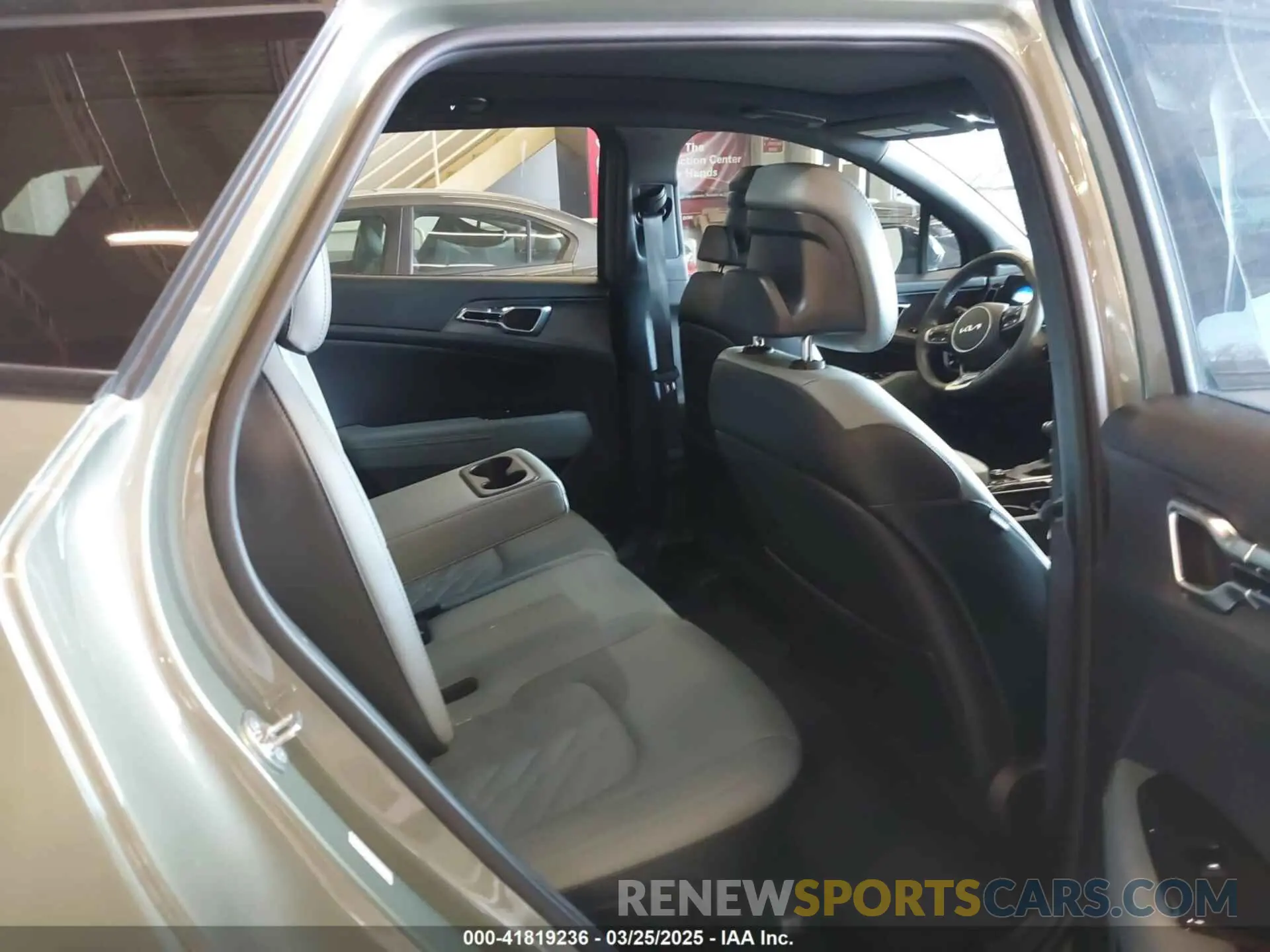 8 fotografías del automóvil dañado 5XYK7CAF0PG138196 KIA SPORTAGE 2023