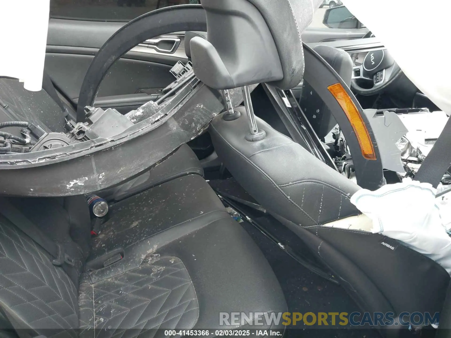 8 fotografías del automóvil dañado 5XYK7CAF5PG014764 KIA SPORTAGE 2023
