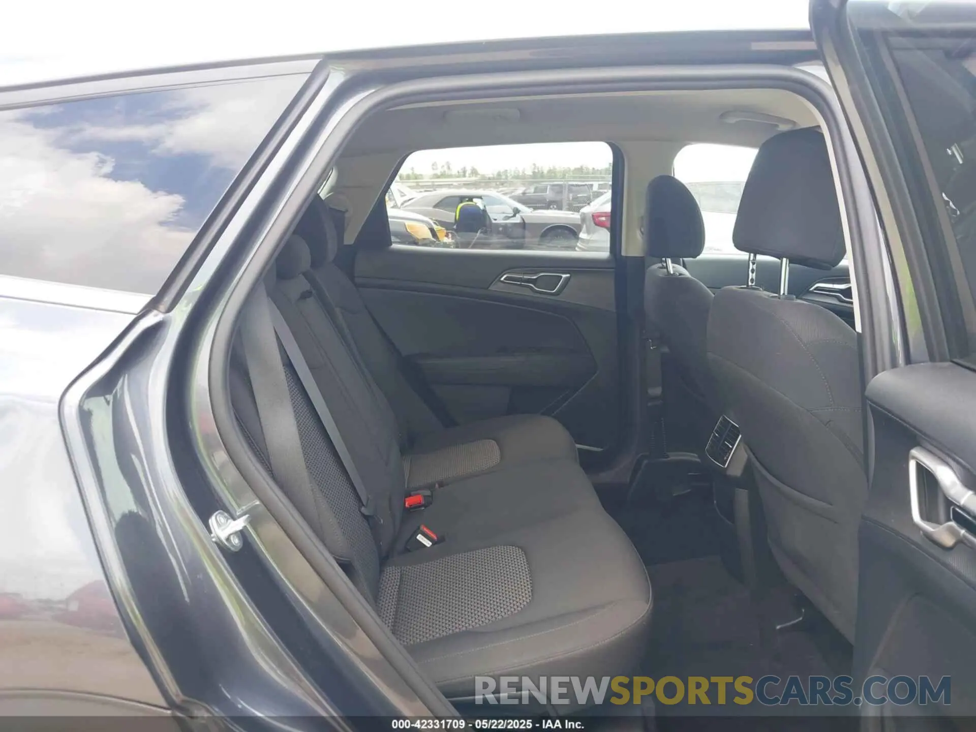 8 fotografías del automóvil dañado KNDPU3AF1P7167072 KIA SPORTAGE 2023
