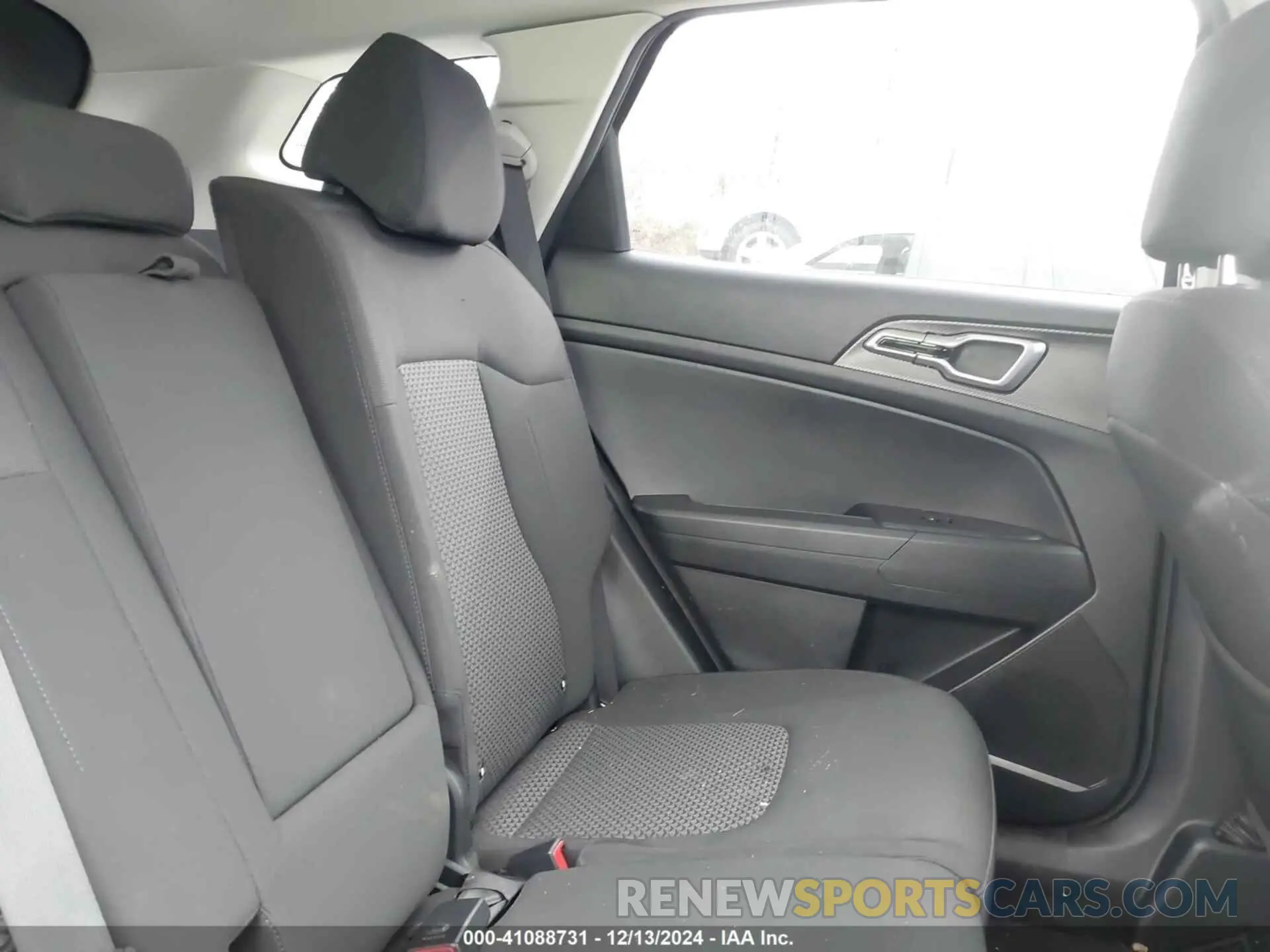 8 fotografías del automóvil dañado KNDPU3AF7P7136246 KIA SPORTAGE 2023