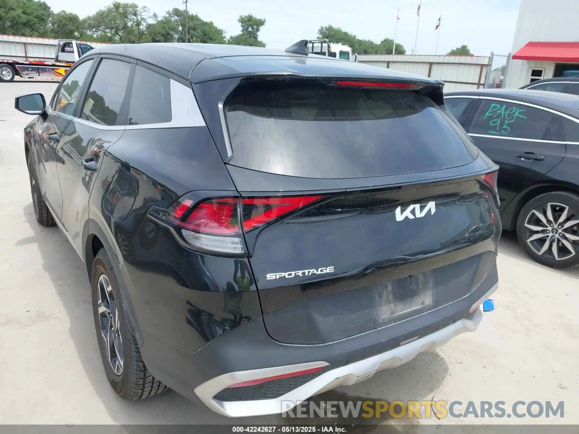 3 fotografías del automóvil dañado KNDPU3AF9P7135616 KIA SPORTAGE 2023