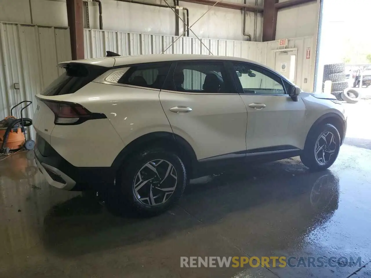 3 fotografías del automóvil dañado KNDPUCAF2P7163239 KIA SPORTAGE 2023