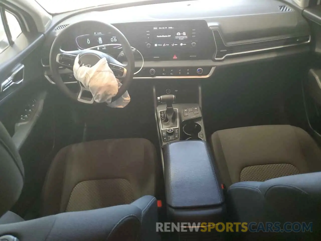 8 fotografías del automóvil dañado KNDPUCAF2P7163239 KIA SPORTAGE 2023
